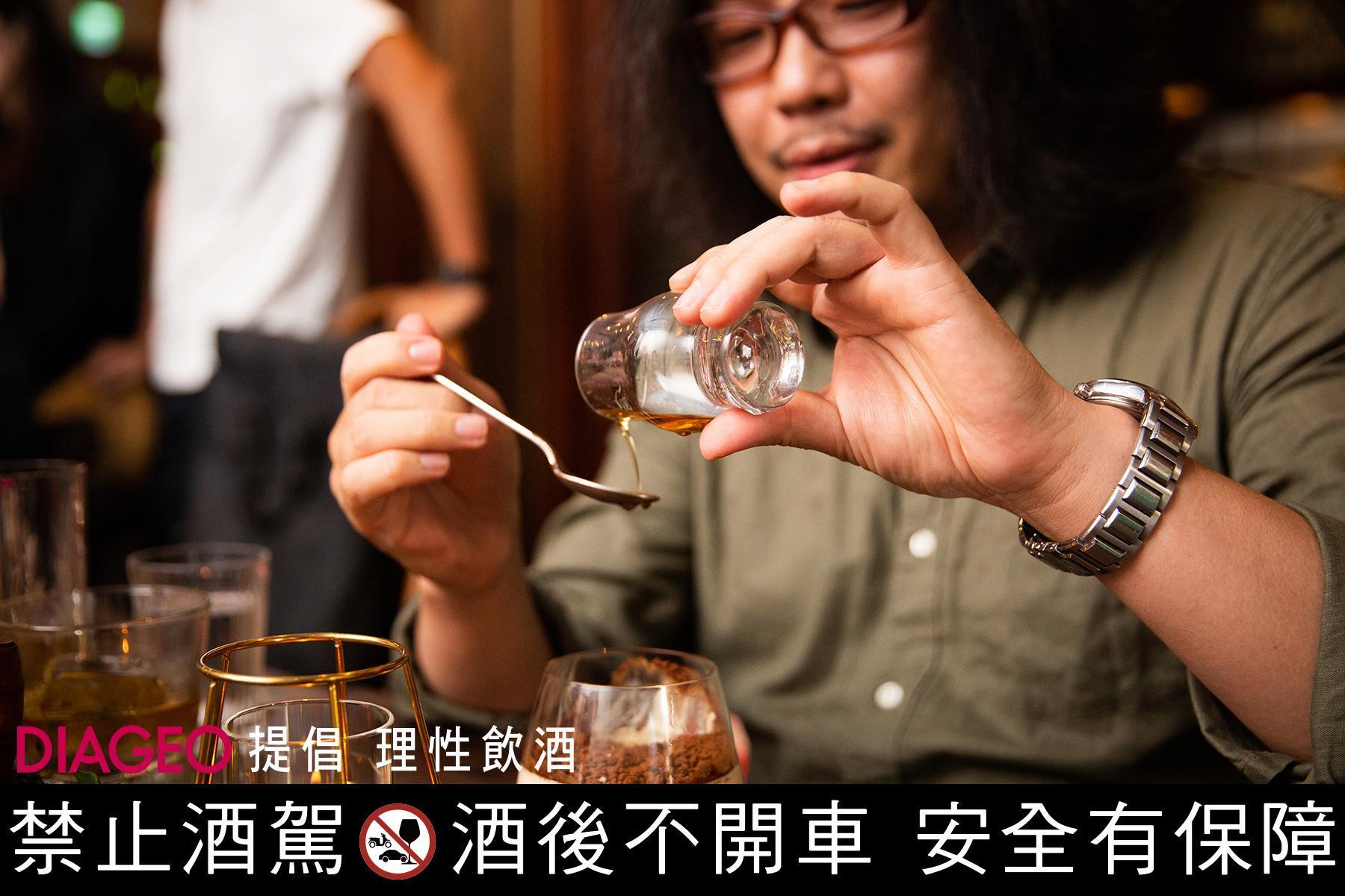 教大家一個小技巧，吃甜點的時候不妨淋上一匙封蜜雪莉，口感與香氣瞬間變得風光無限好。