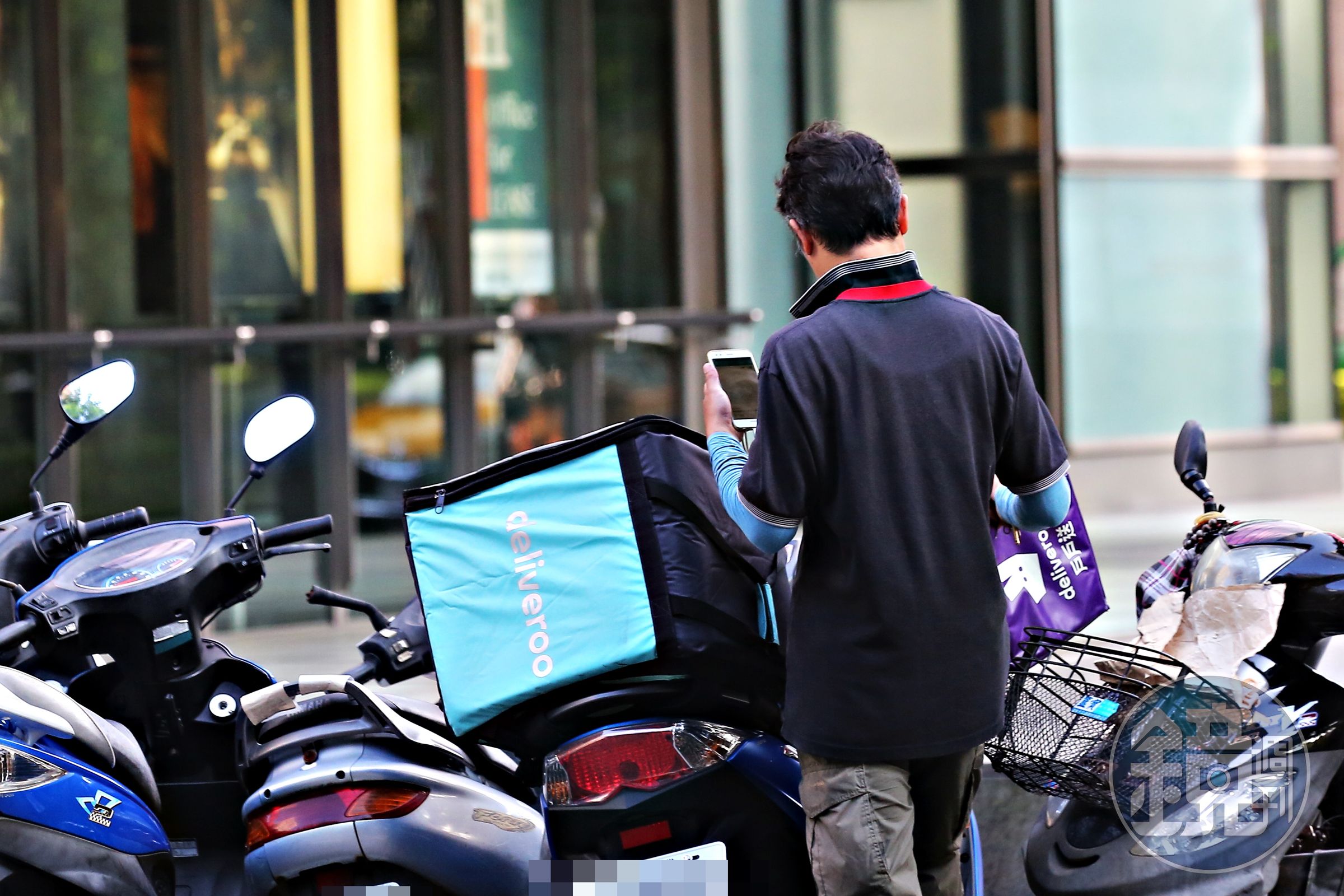 「戶戶送」並未完成申請籌設汽車運輸業營業程序，就違法從事外送服務。