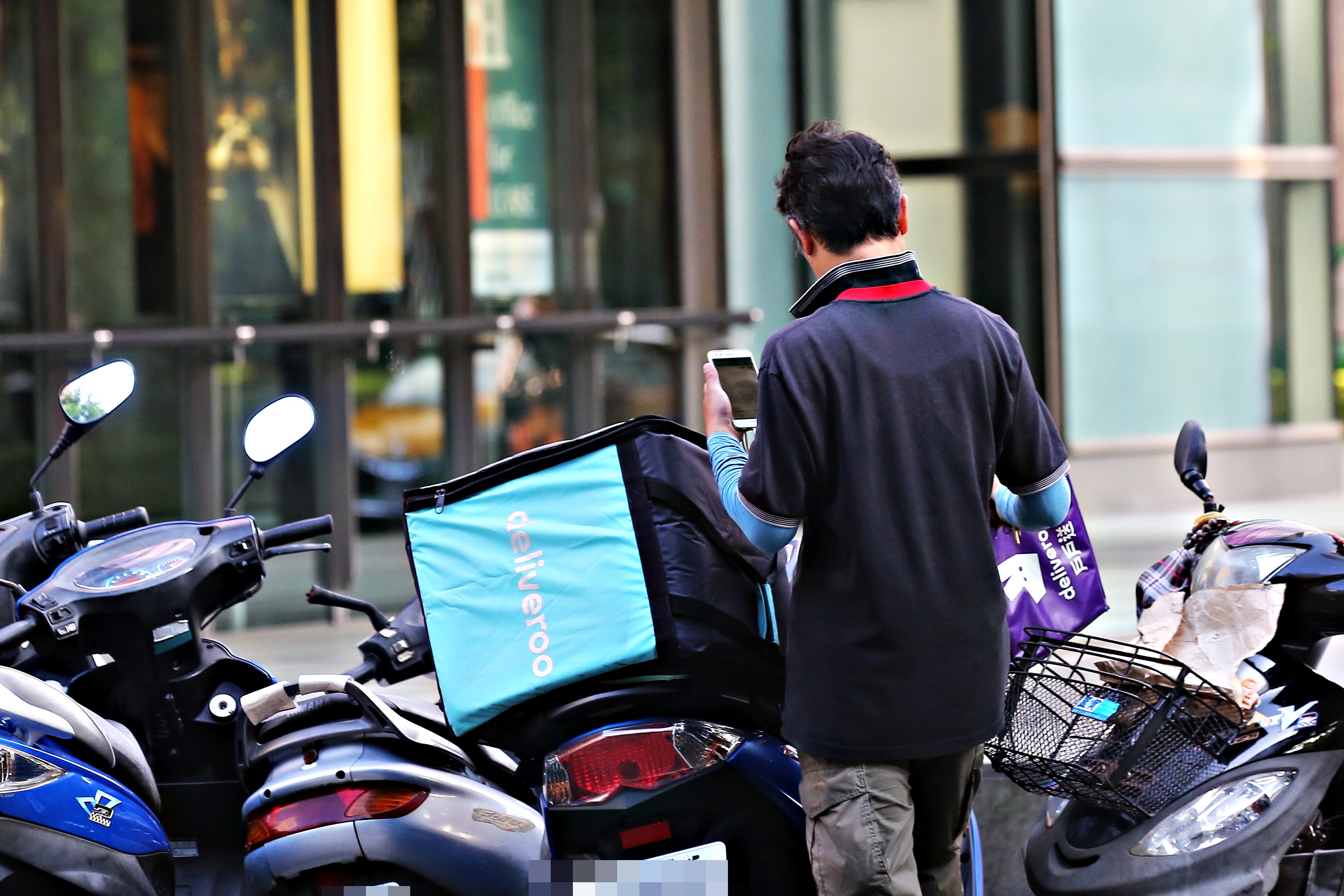 「戶戶送」並未完成申請籌設汽車運輸業營業程序，就違法從事外送服務。