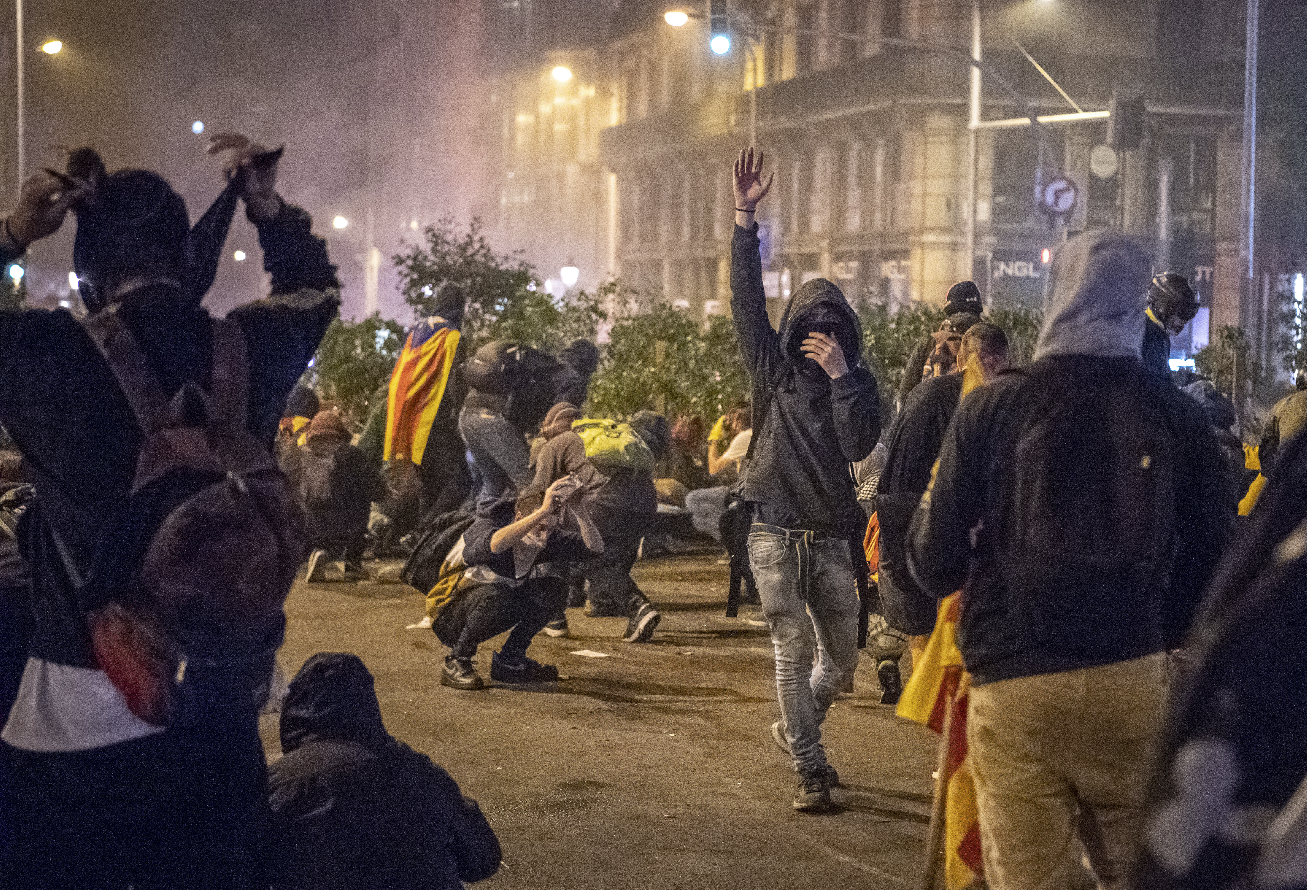 2019年10月20日，加泰隆尼亞獨派的許多抗爭策略師法香港街頭抗爭。（東方IC）