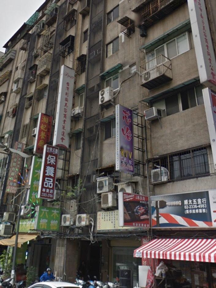 位於萬華康定路的鑽石大樓,早已被應召站侵入,成為「一樓一鳳」大淫窟。(翻攝畫面)