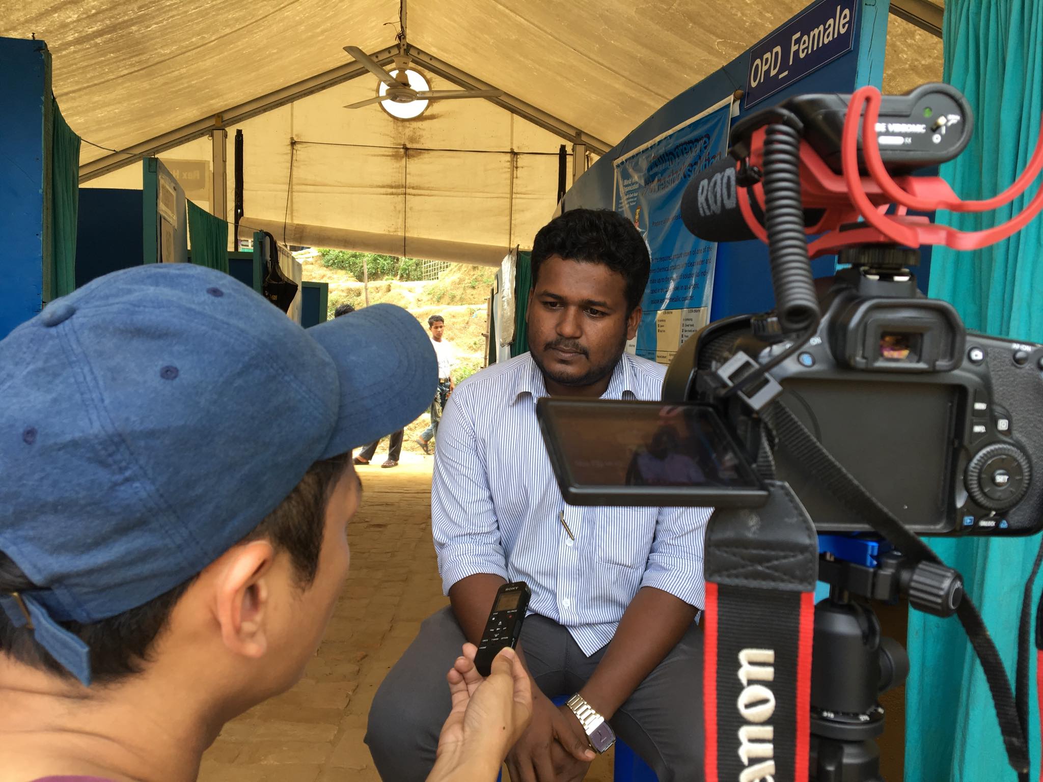 楊智強（左）近年以獨立記者身份頻繁前往國際現場，追蹤紀錄不同新聞