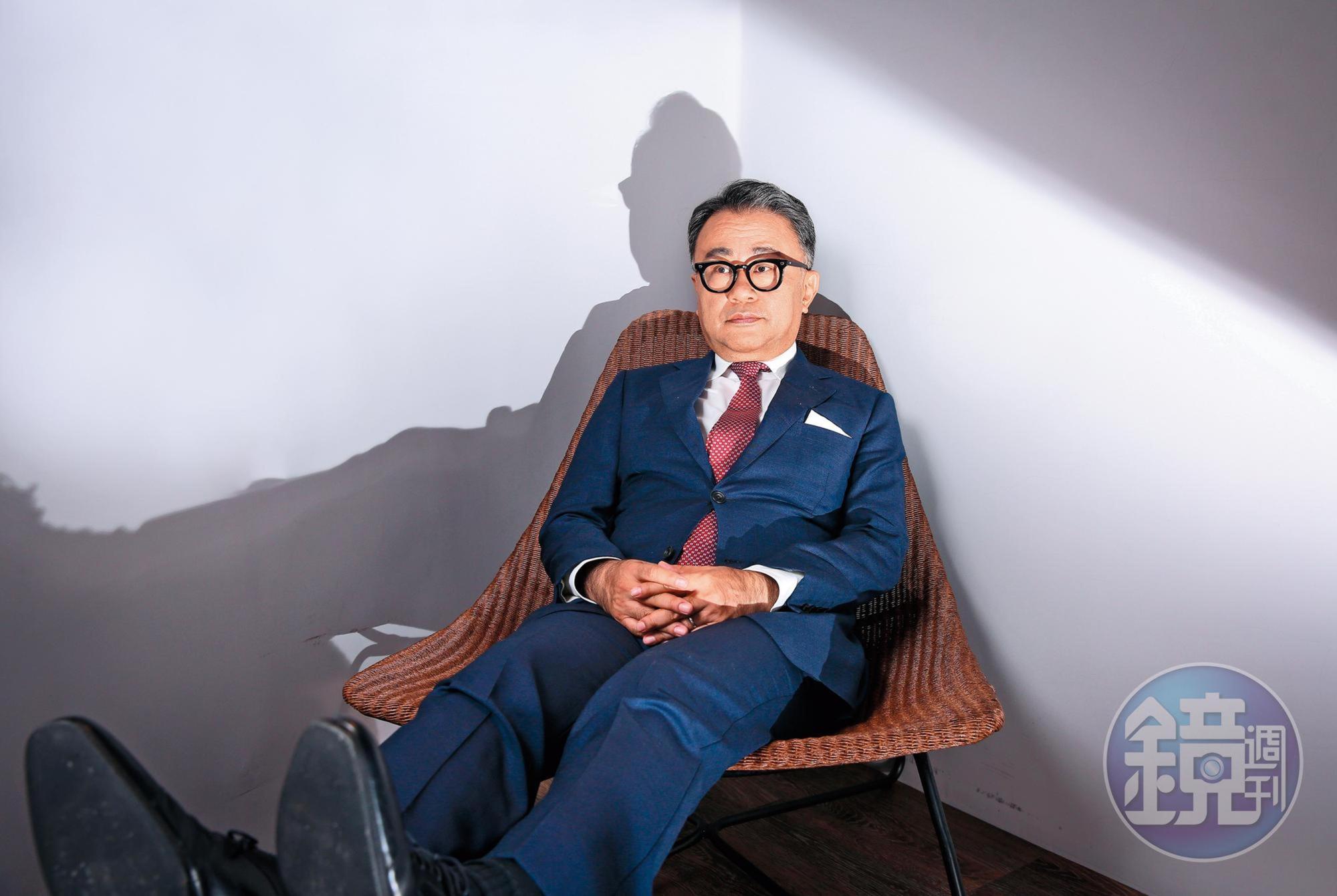有「冷面笑匠」稱號的三谷幸喜身兼編劇、導演、演員等身分，事業版圖橫跨舞台劇、電視劇、電影等不同領域。