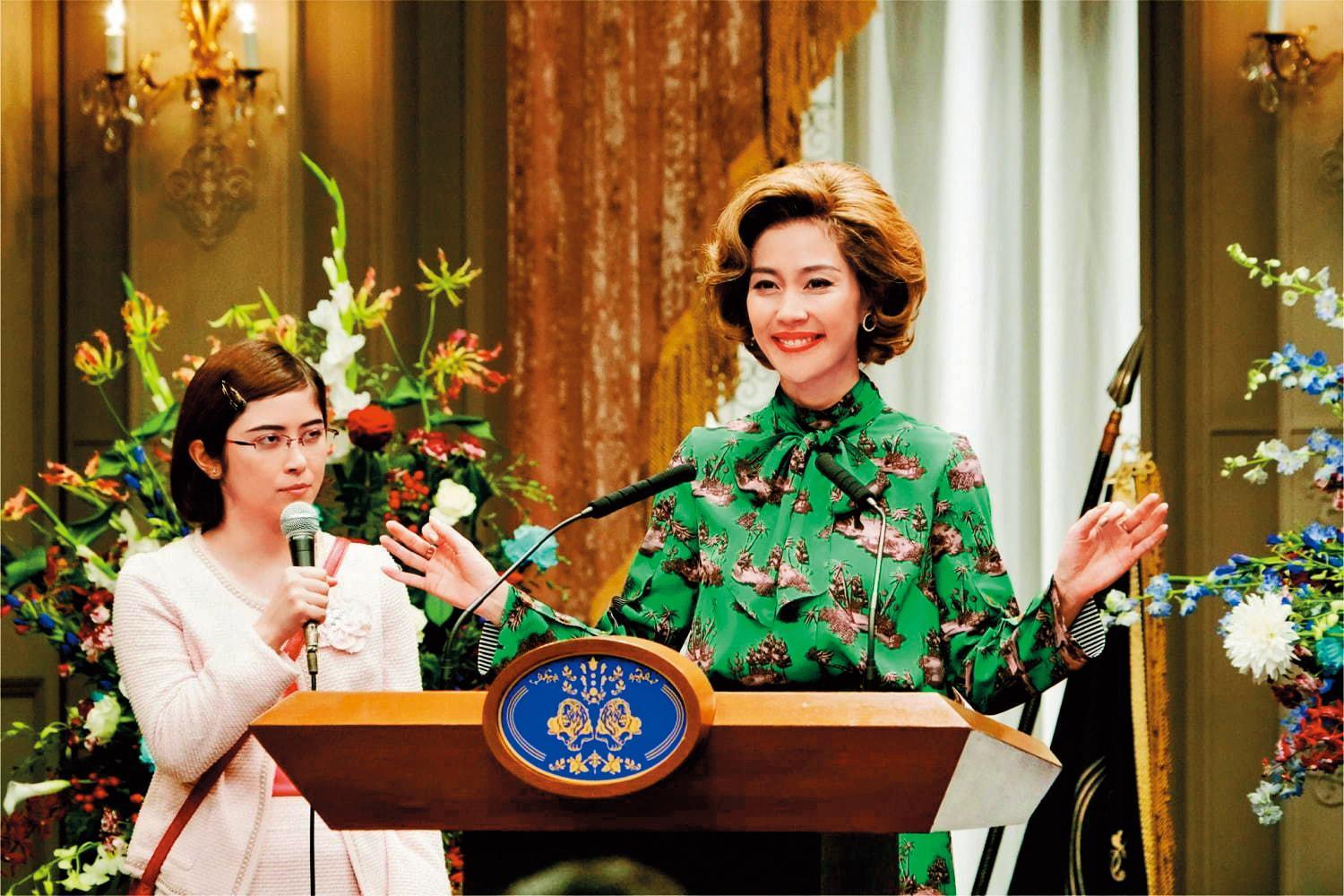 木村佳乃（右）扮演美國總統與飾演翻譯的宮澤艾瑪有不少搞笑橋段。（傳影互動提供）