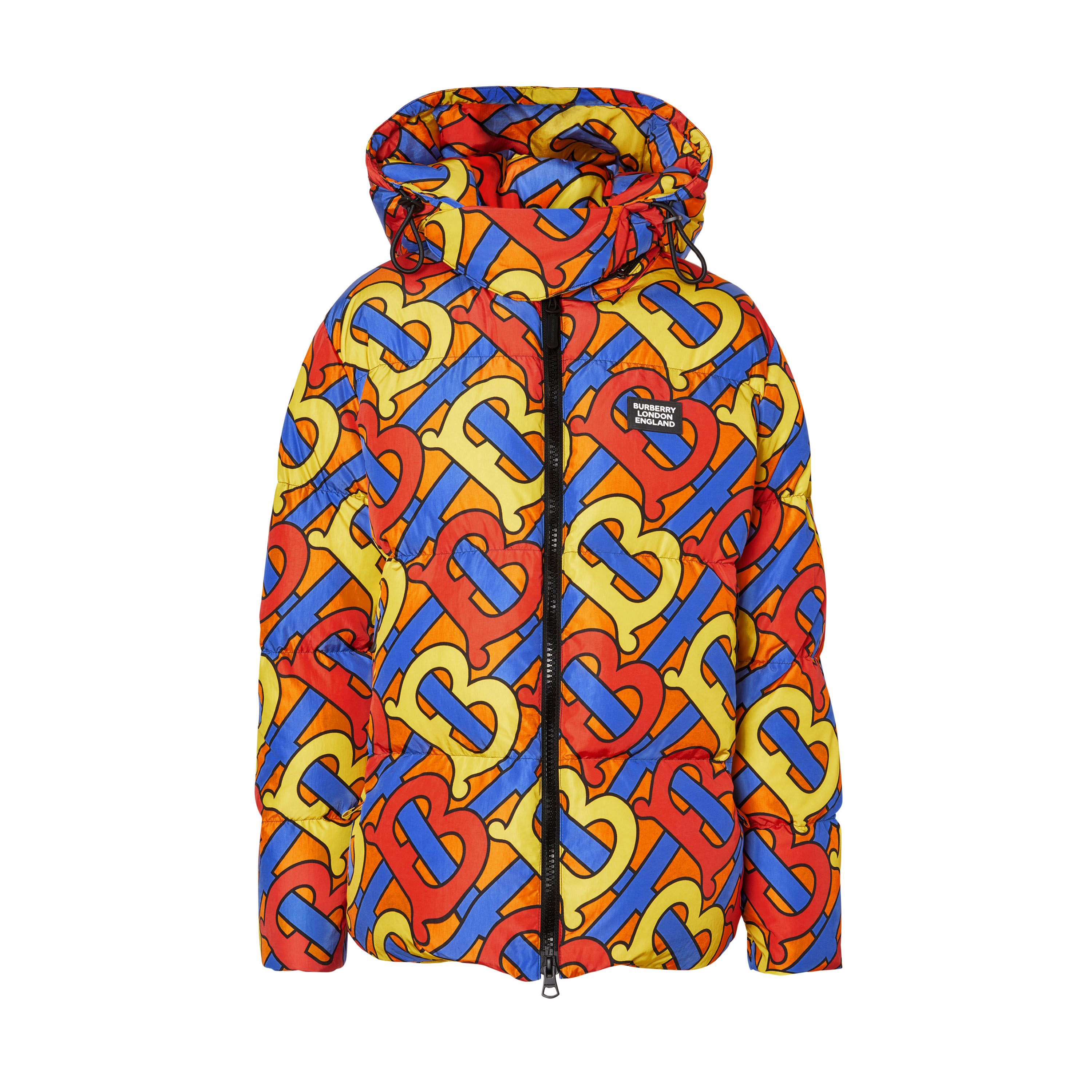 TB花押字羽絨外套 NT$75,000(BURBERRY提供)