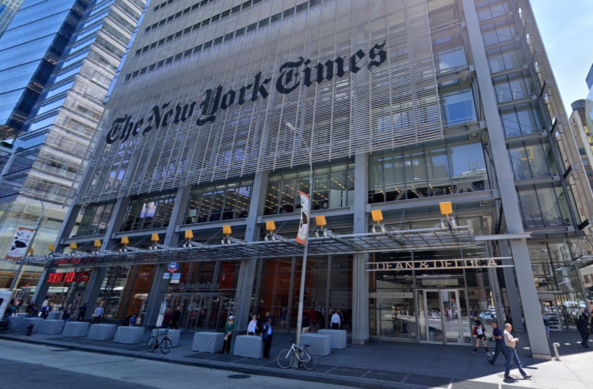 美國白宮宣布停止續訂美國兩大時報《紐約時報》與《華盛頓郵報》，圖為紐時總部。（翻攝自Google map）