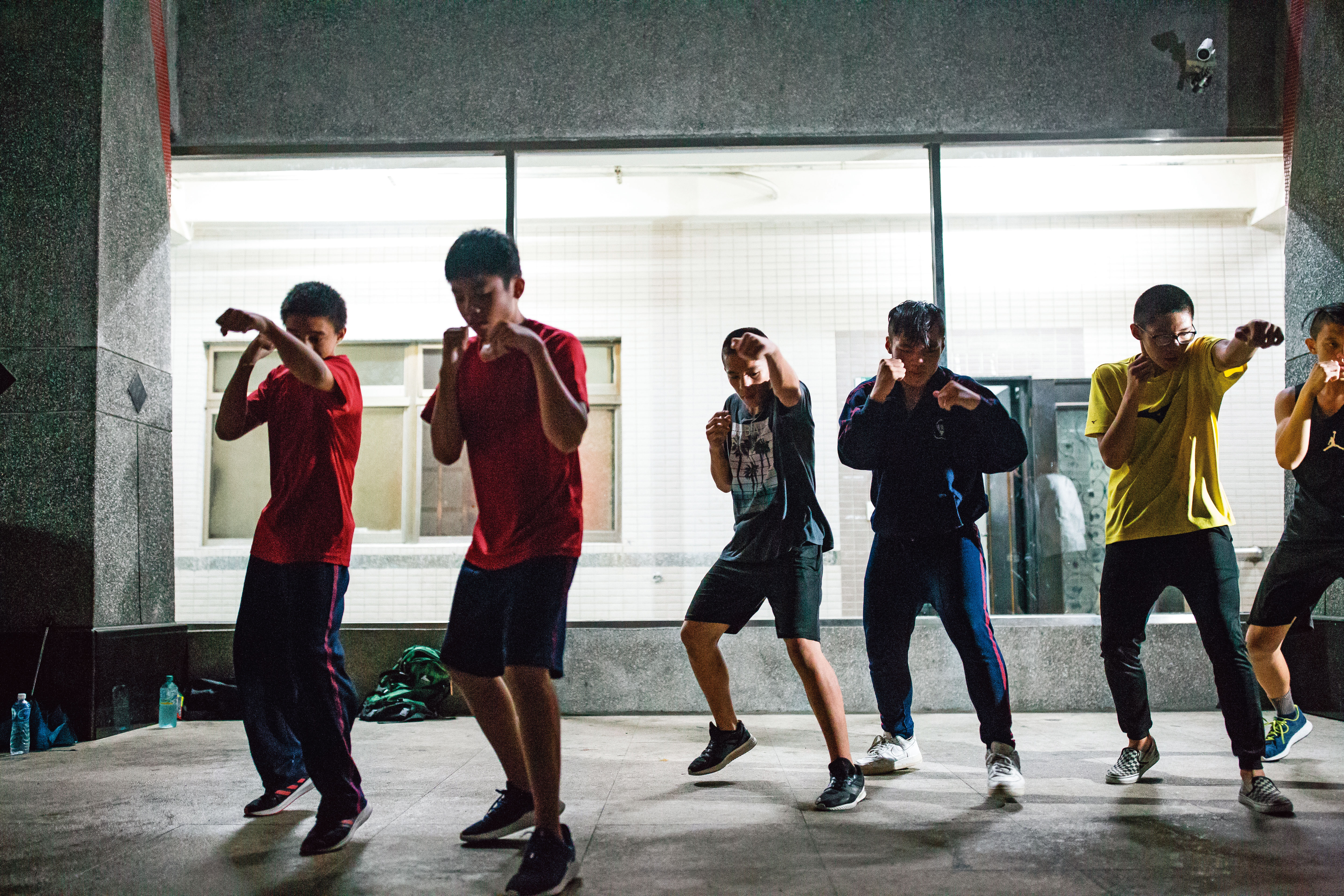 熱原拳擊隊以國、高中生為主，陳哲宇強調， 有些國小生心智沒那麼成熟 ，頂多教他們玩一玩，正式的拳擊訓練還是要從國一再開始。