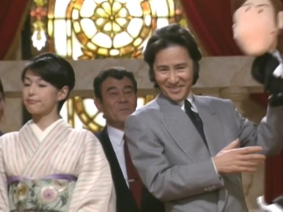 田村正和(右)與鈴木保奈美(左)主演的日劇《別叫我總理》由三谷幸喜擔任編劇。(翻攝自jolygram.com)