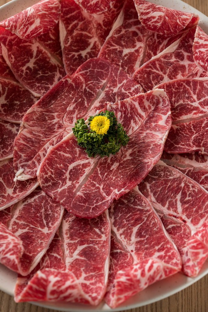 「頂級板腱牛肉」Q彈、油脂少。（380元／份）