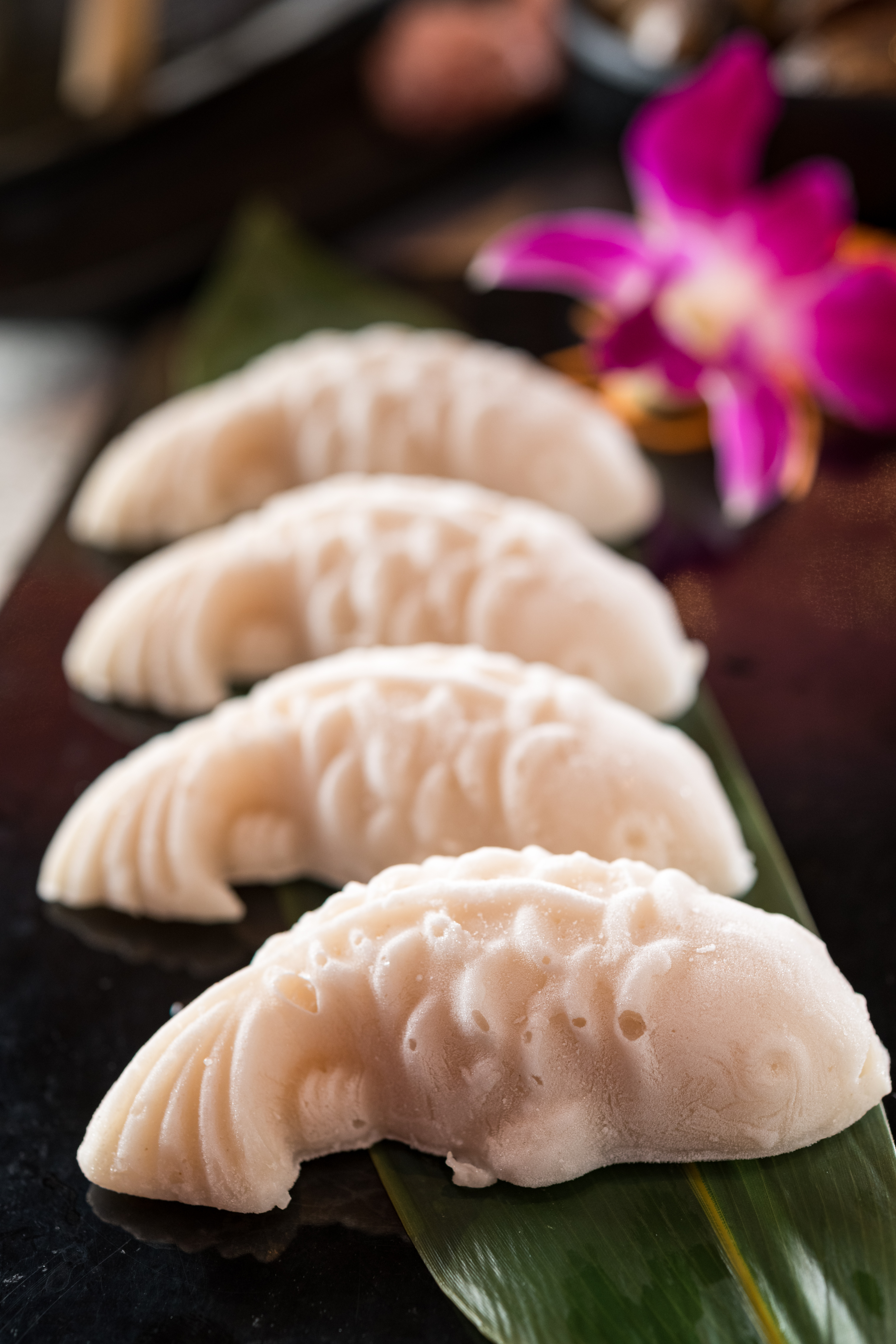 魚型「美滋鍋自製魚豆腐」彈滑甜嫰，功夫不凡。（60元／尾）