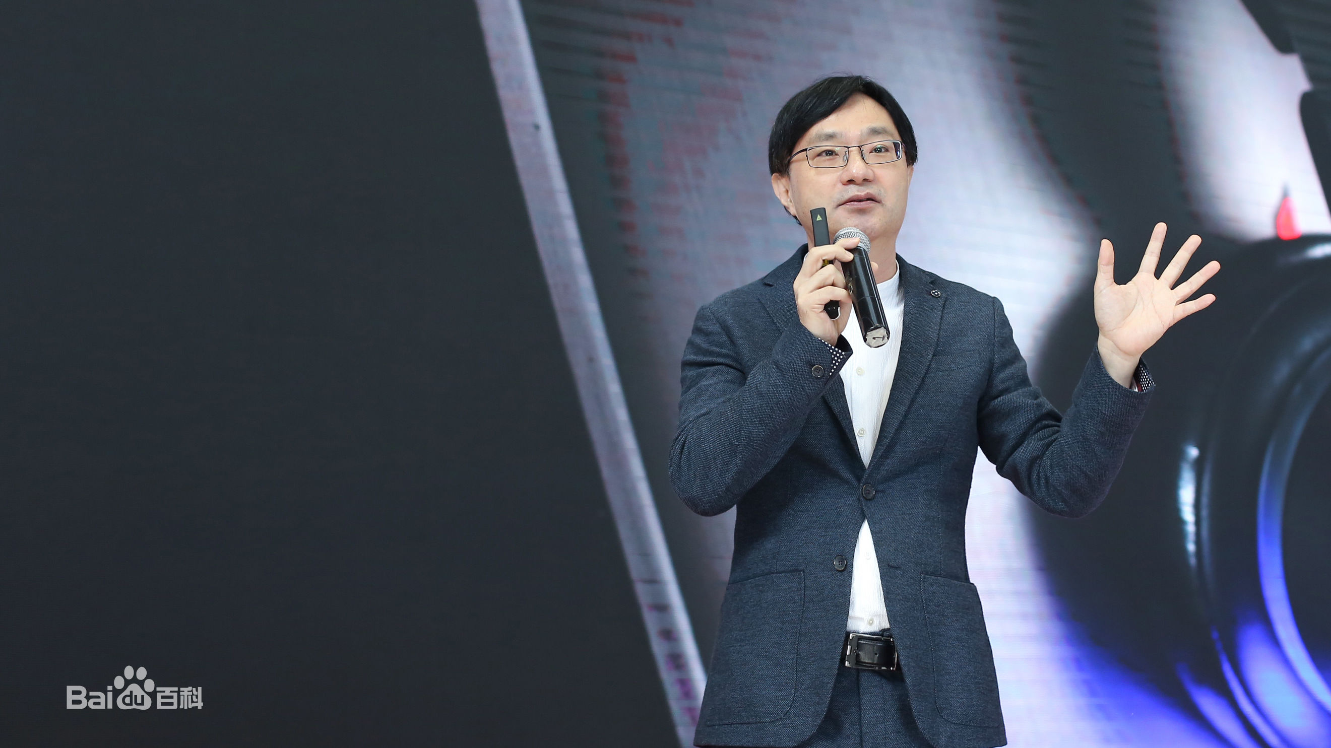 前鴻海集團新綠數事業群總經理謝冠宏與公司打官司，成功爭取到自身的受僱權益。（翻攝自百度百科）