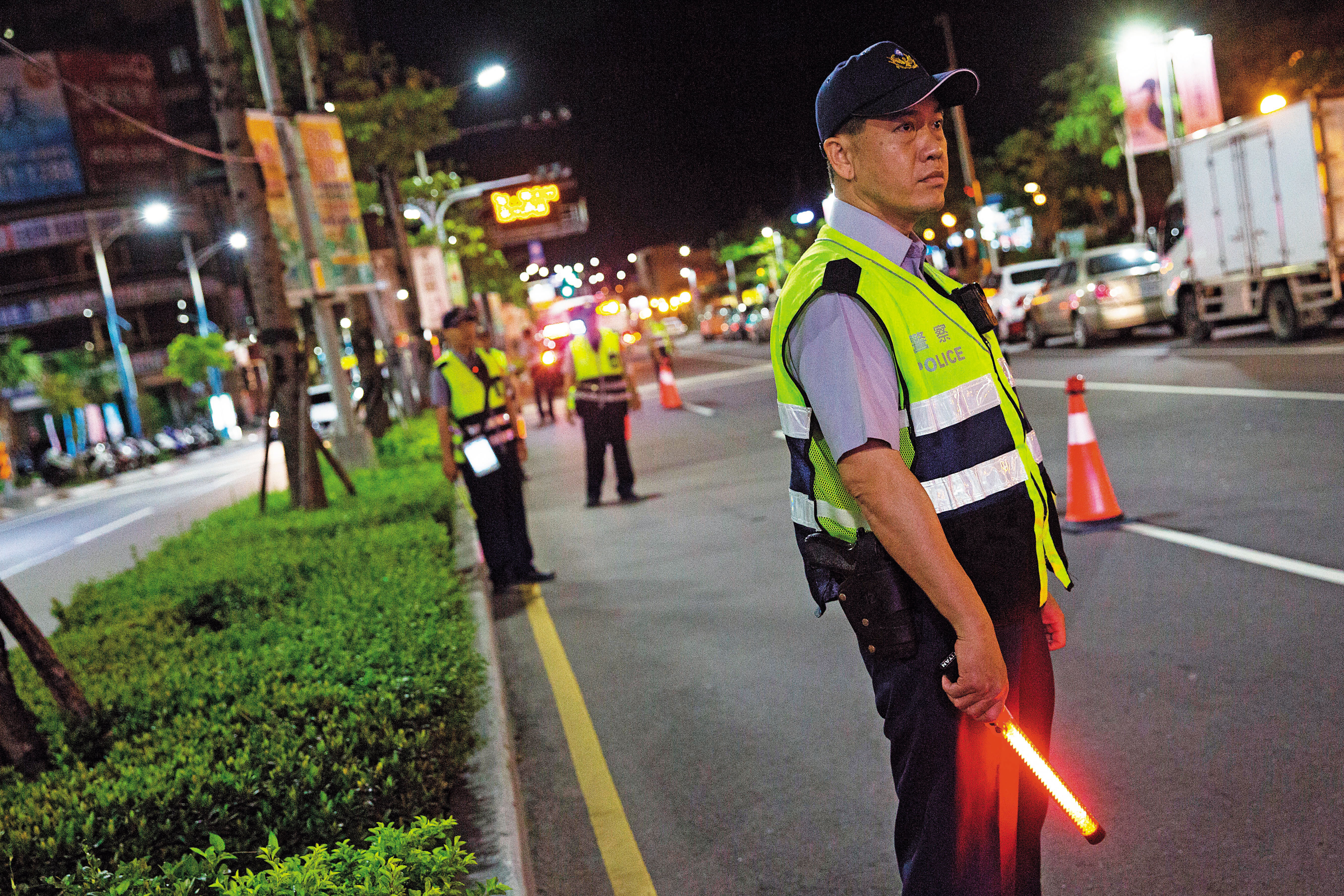 計程車禁業新制「12年前科」條款要不要溯及既往，相關部門有兩派意見，讓第一線執法人員無所適從。