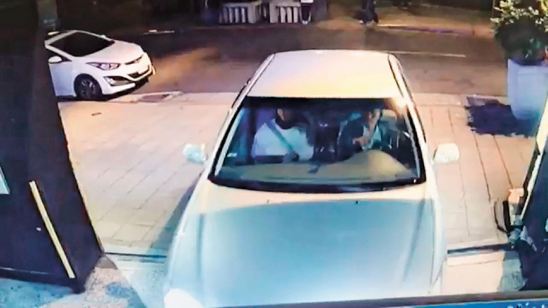 凶手與死者同車的影像曝光,警方根據車牌號碼,抓到凶手。(翻攝畫面)