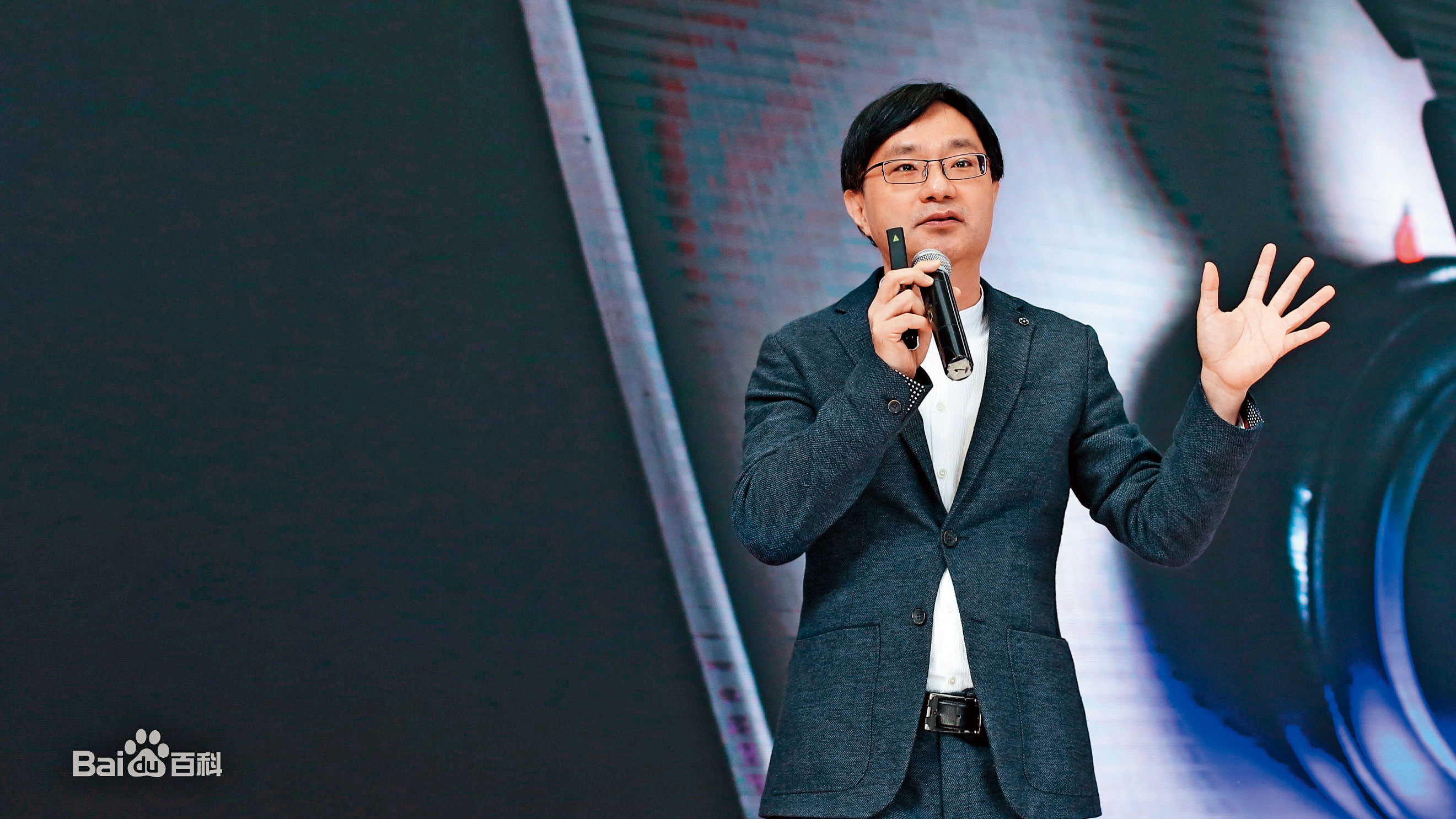 前鴻海集團新綠數事業群總經理謝冠宏與公司打官司，成功爭取到自身的受僱權益。（翻攝自百度百科）