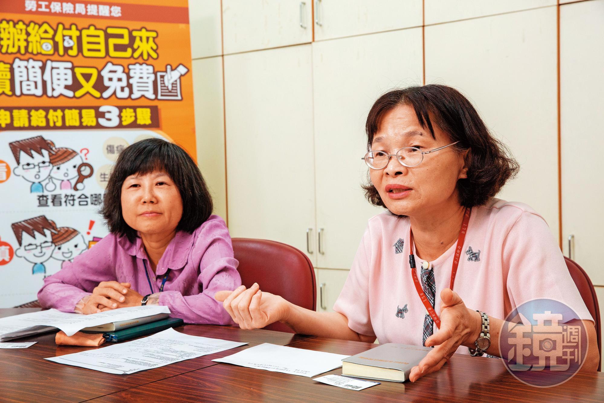 勞保局納保組代理組長林秀襄（右）表示，屬於承攬的自營作業者，可透過職業工會加勞保。