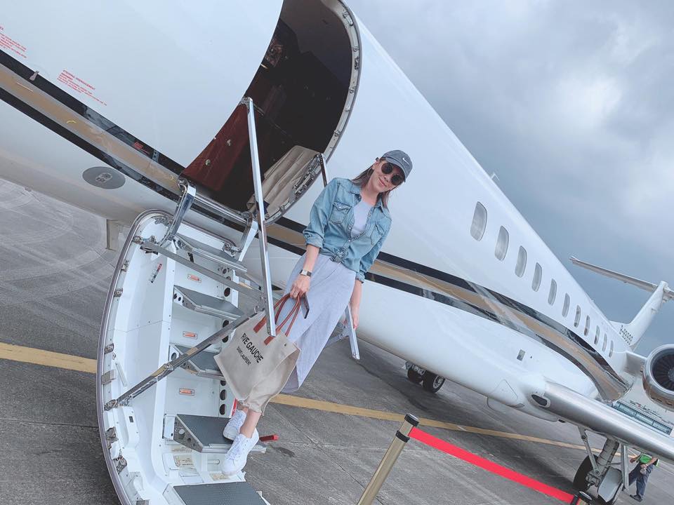 小禎經常搭機出國工作旅遊，還曾分享搭私人飛機的照片。（翻攝自小禎臉書）