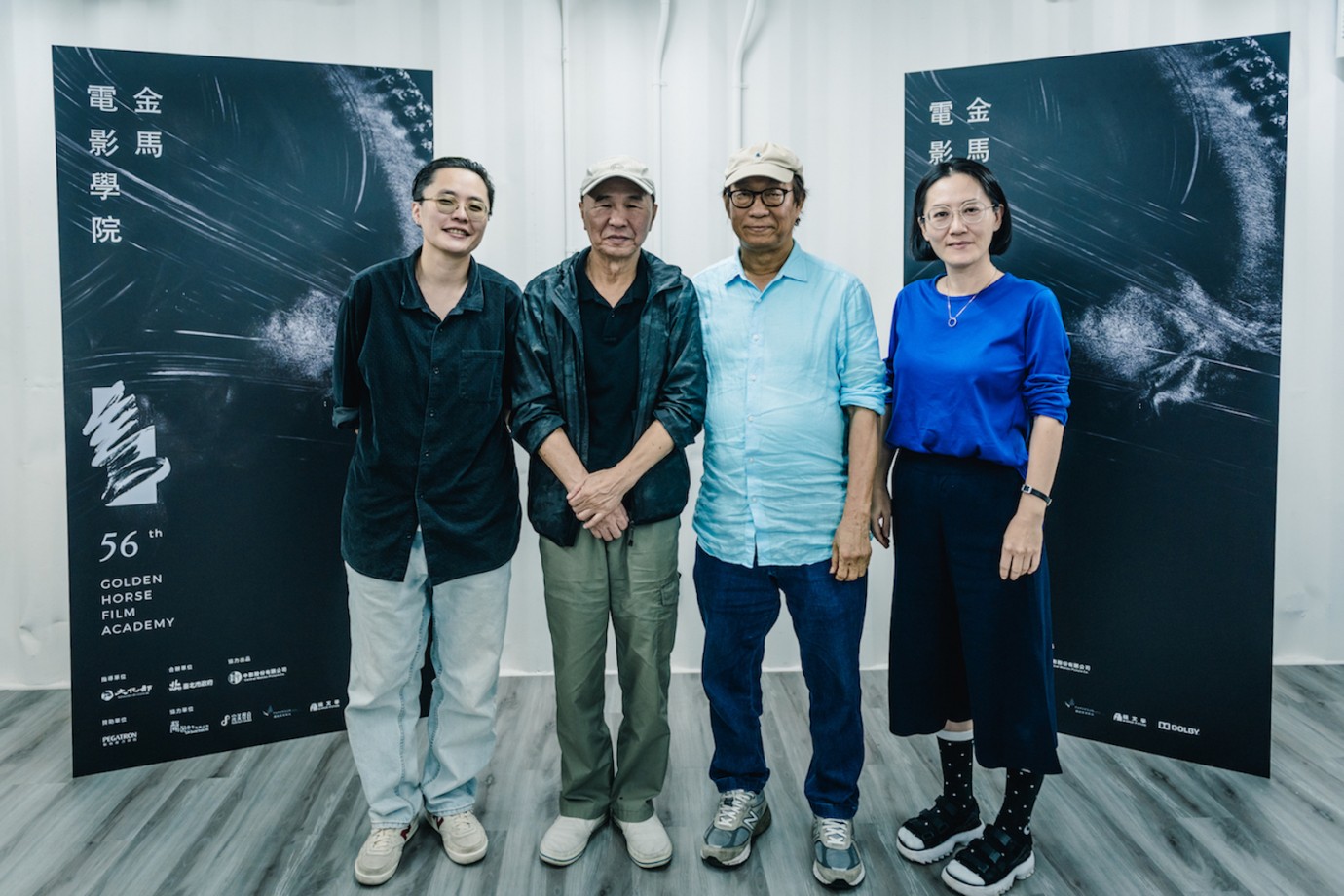 金馬電影學院今日開學，左起為今年導師陳映蓉、院長侯孝賢、學務長廖慶松、導師李芸嬋。（金馬執委會提供）