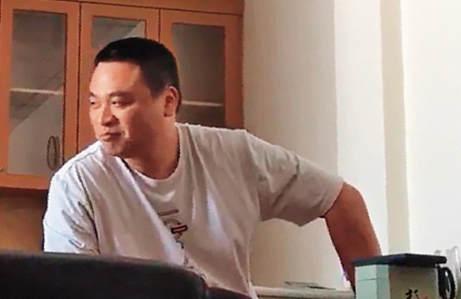 郭明豪（圖）聲稱，蚵仔嬤等攤商占用到「他的土地」，必須月繳5萬元租金。（投訴人提供）