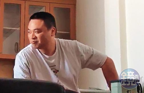 郭明豪（圖）聲稱，蚵仔嬤等攤商占用到「他的土地」，必須月繳5萬元租金。（投訴人提供）