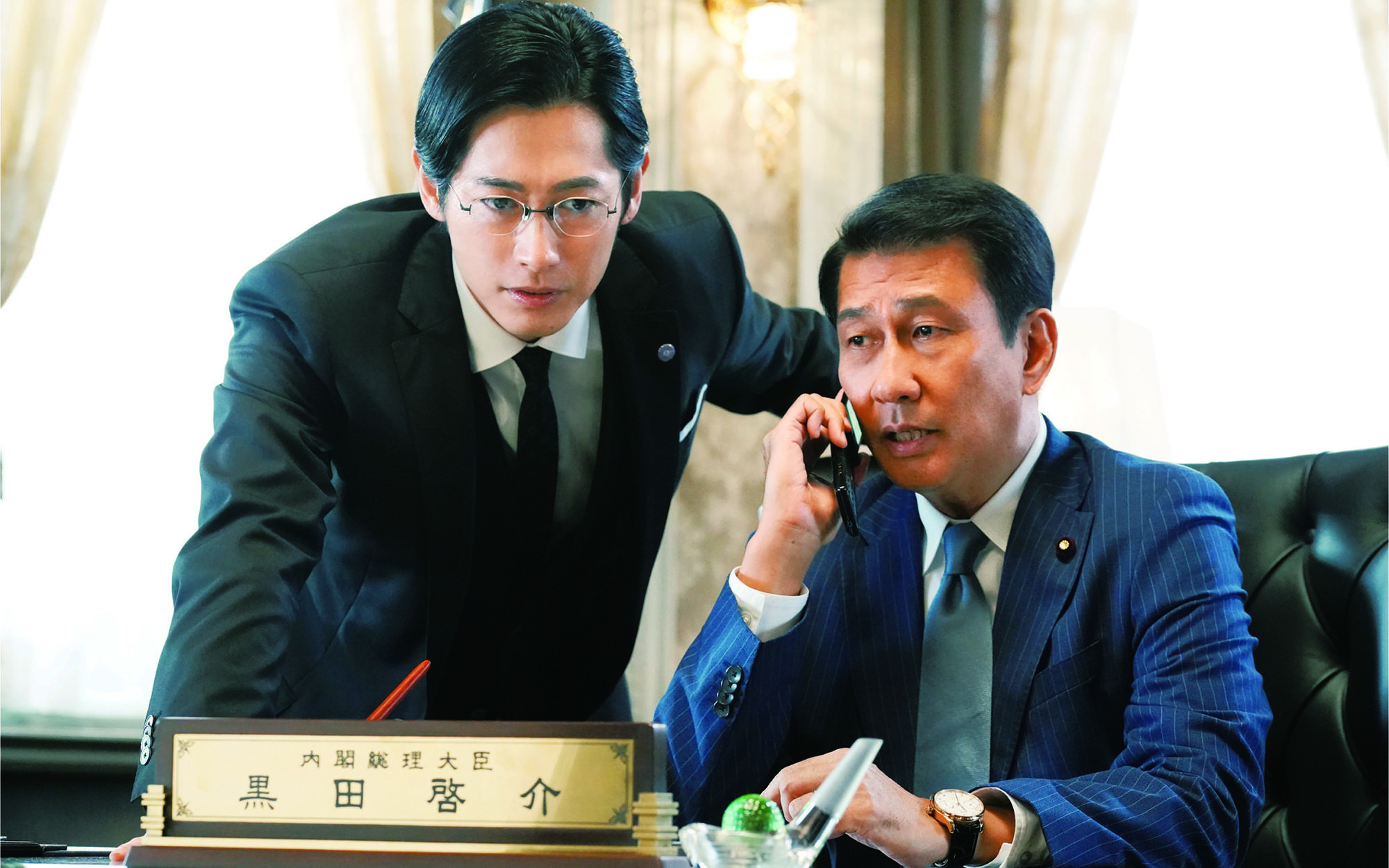 三谷幸喜與中井貴一(右)合作多次,這次在《失憶的總理大臣》首度與藤岡靛合作,對他表現稱讚有佳。(傳影互動提供)