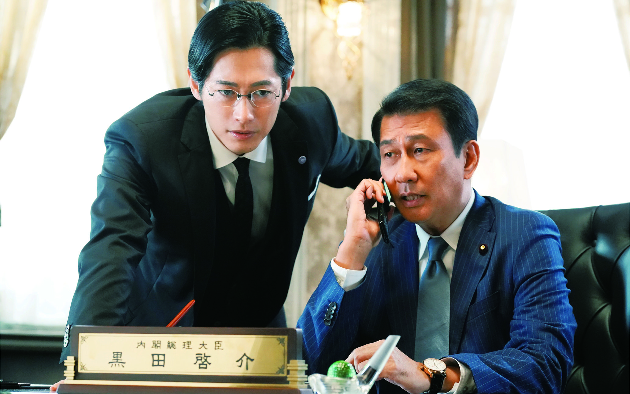 三谷幸喜與中井貴一(右)合作多次,這次在《失憶的總理大臣》首度與藤岡靛合作,對他表現稱讚有佳。(傳影互動提供)
