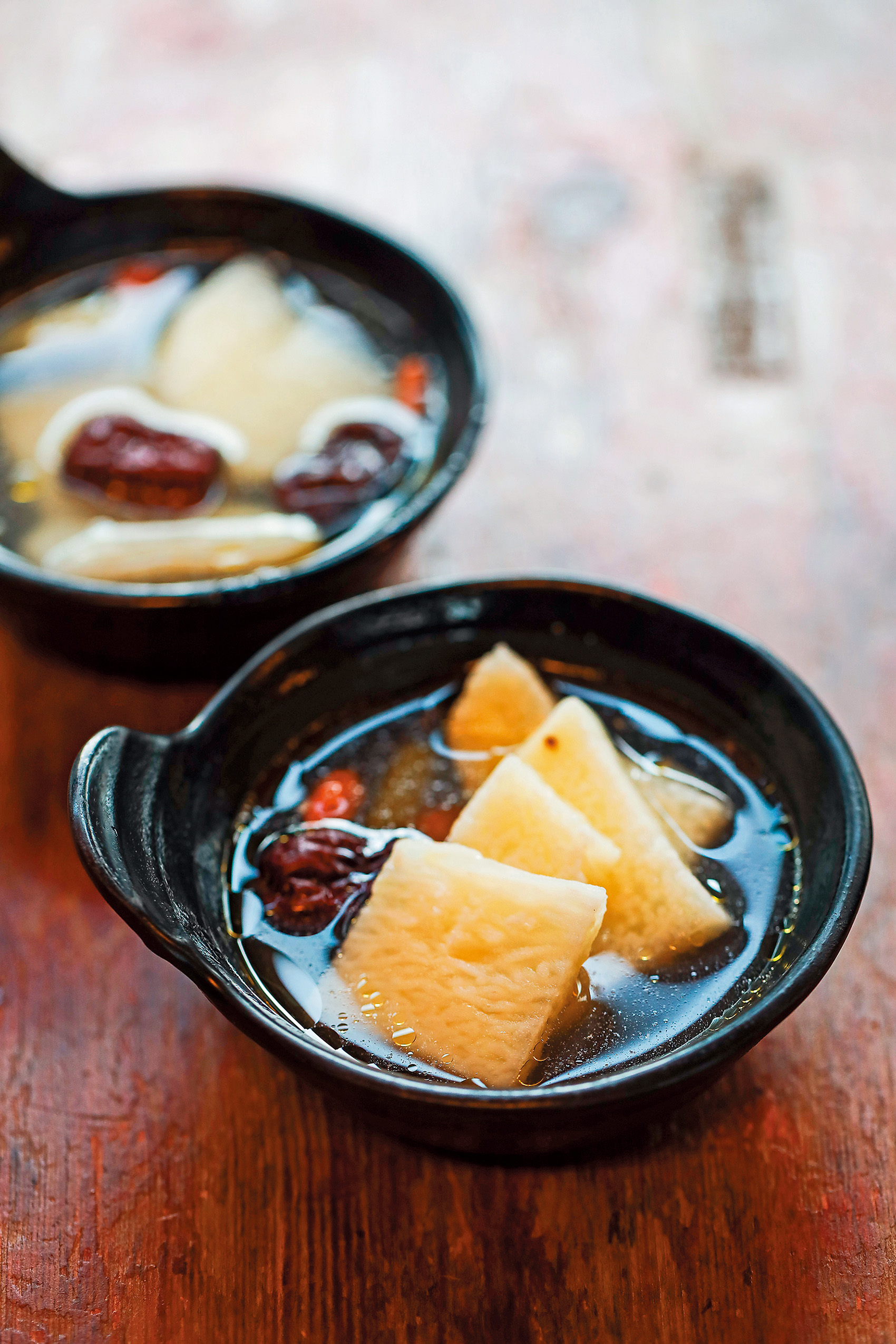 口感清甜，吃起來宛如蔬菜界水梨的「山藥湯」。（260元／鍋）