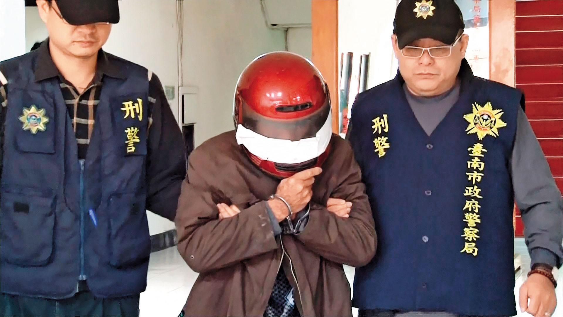 殺害女友的梁文約(中)坦承犯案,被警方移送法辦。(東森新聞提供)