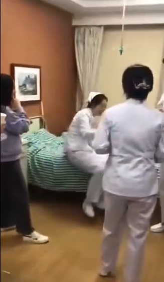 林俊傑離開醫院後，病床成為醫護人員的朝聖地。（翻攝自微博）