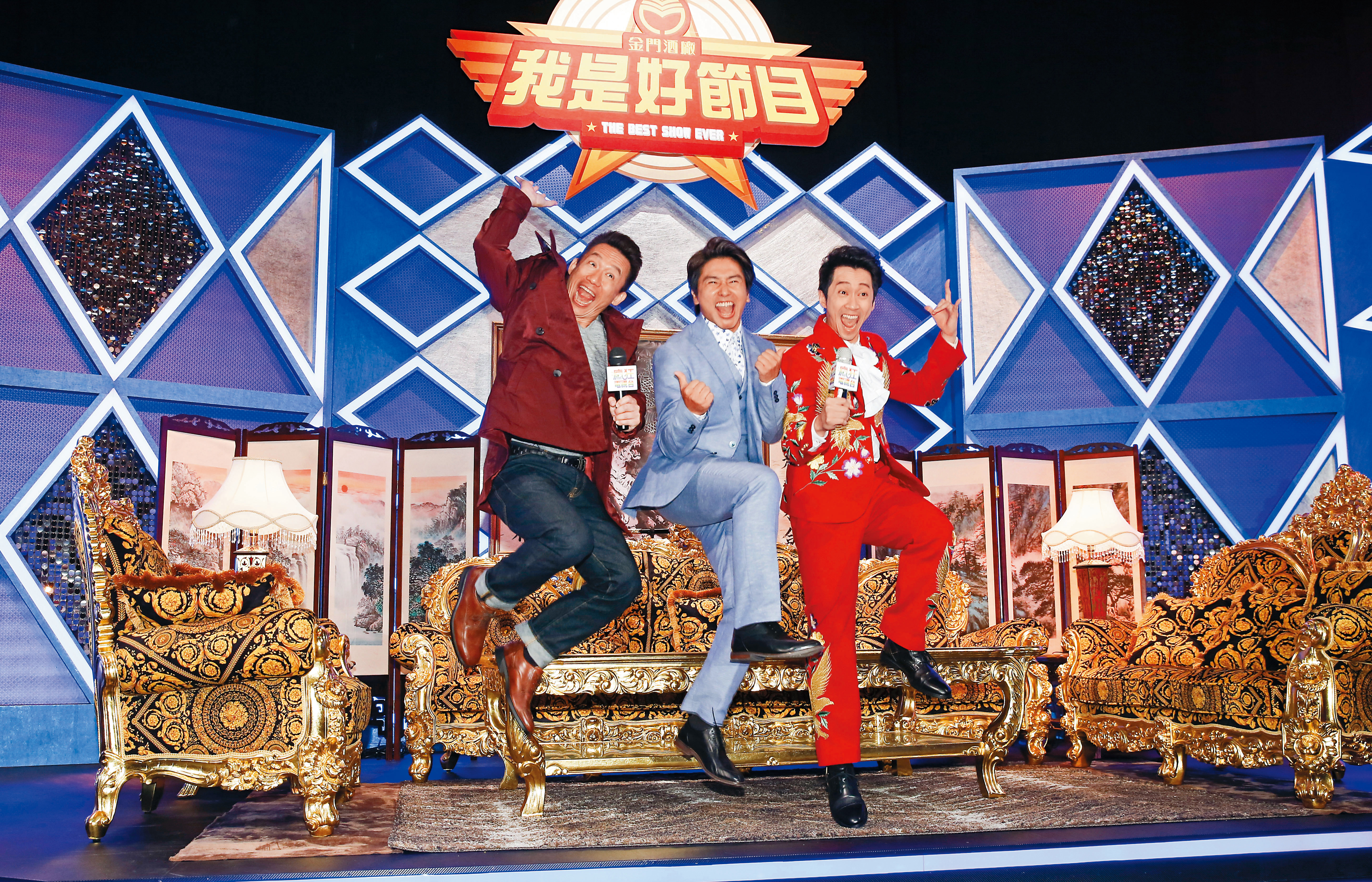 歐弟（中）曾拍攝賀歲片《瘋狂電視台瘋電影》，他也希望明年能嘗試當導演。左為郭子乾，右為陳漢典。