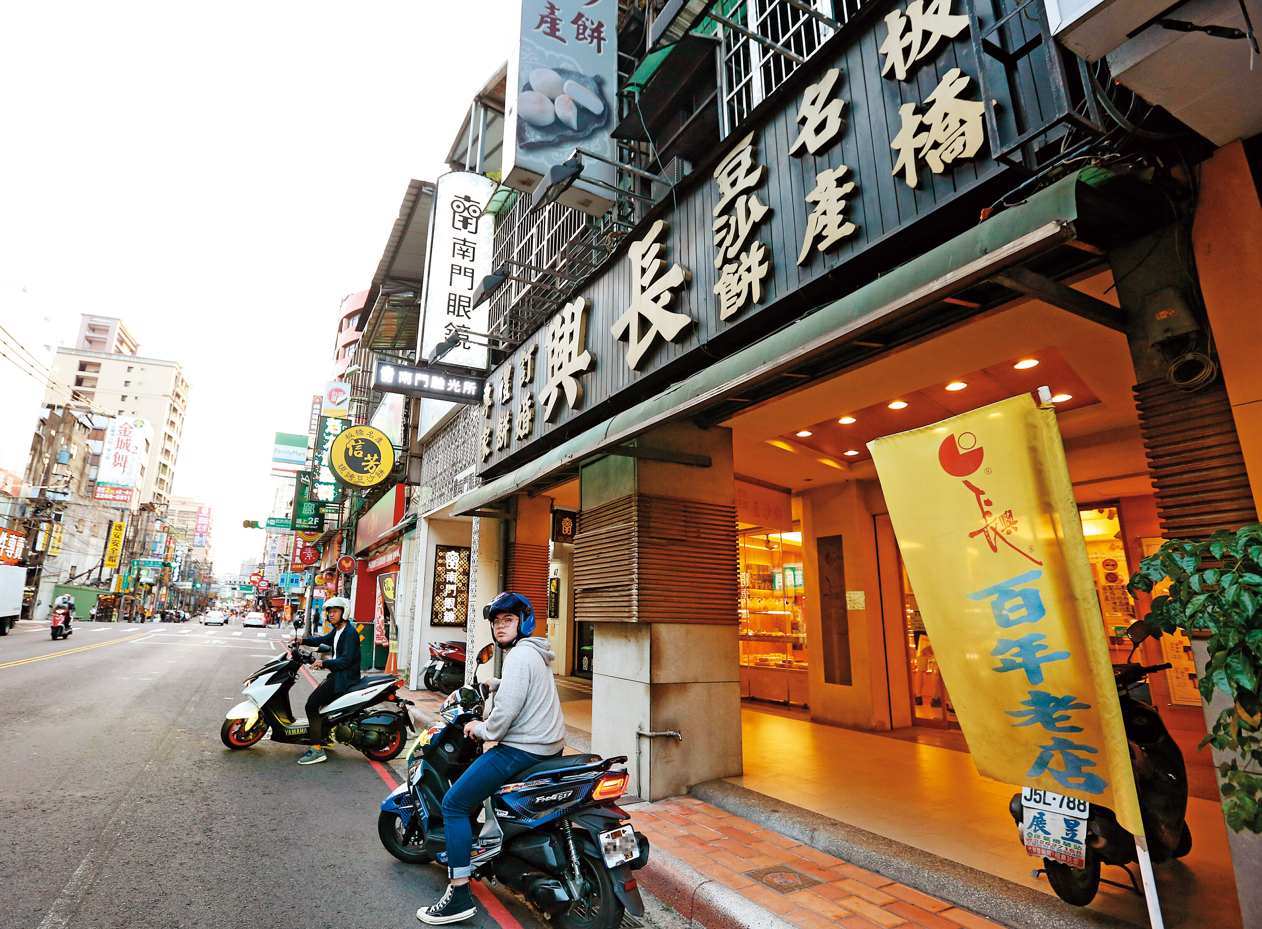 黃煒哲來自板橋的長興餅店家族,相對優渥的條件也讓他比別人更敢追夢。