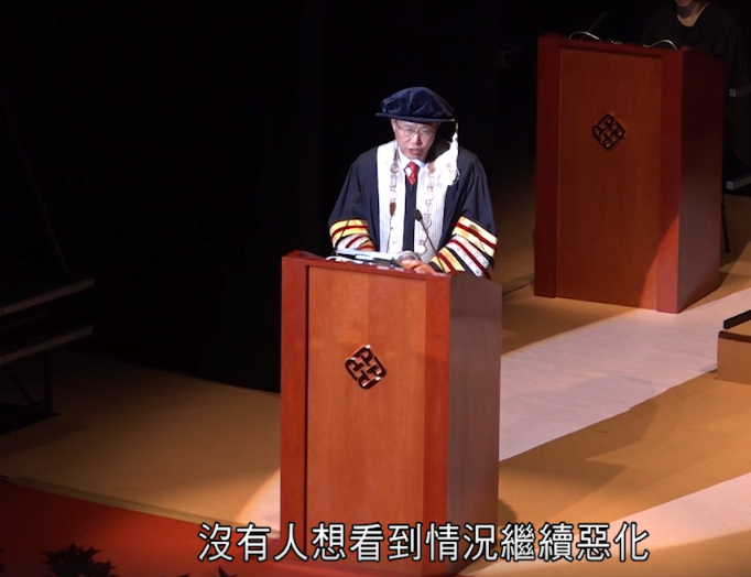 校長滕錦光致詞時強調希望擁抱多元文化，容納不同觀點。（翻攝自香港電台視像新聞臉書）