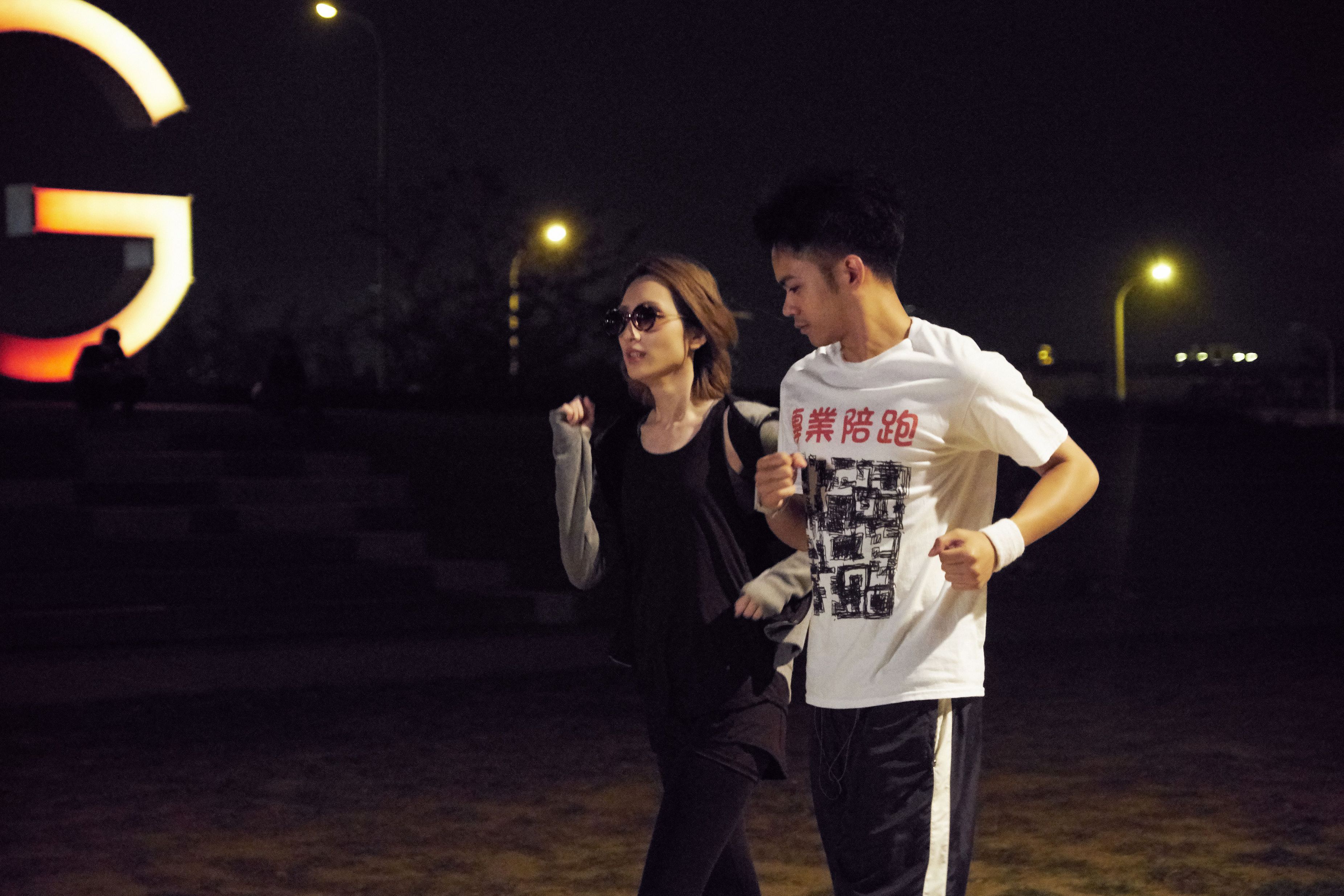 柯佳嬿被要求裝模作樣演出傲嬌女星，還嗆李淳：「我演你媽啦！」（威視提供）