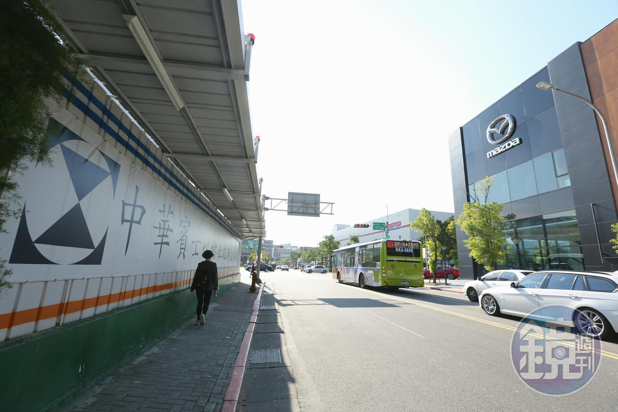 拆除地上物後，麗庭莊園的地主們將待價而沽，外傳汽車產業出手的意願最高。 