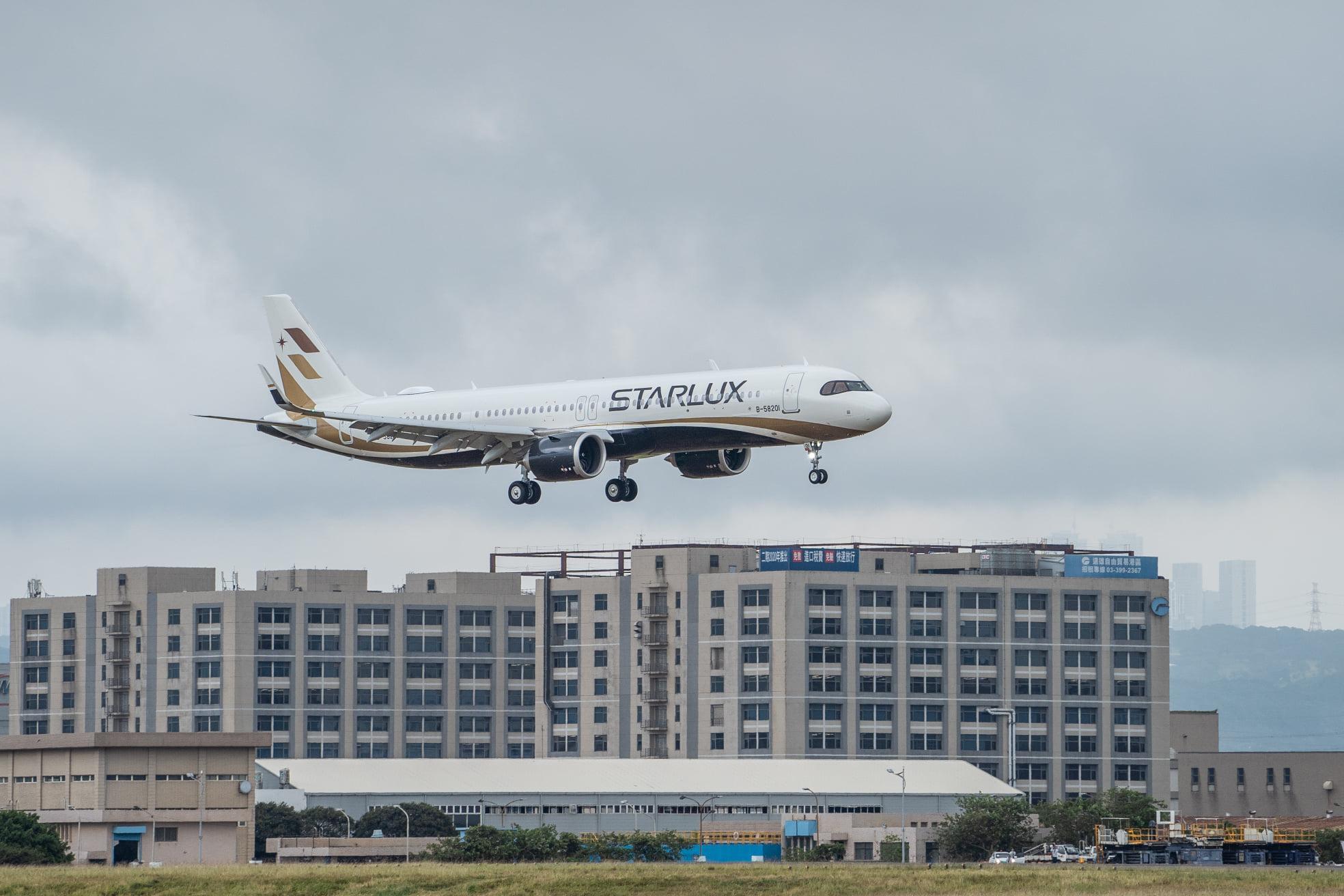 A321neo新機選用星宇航空企業識別色玫瑰金、曜石灰及大地金展現品牌形象。(翻攝星宇航空臉書)