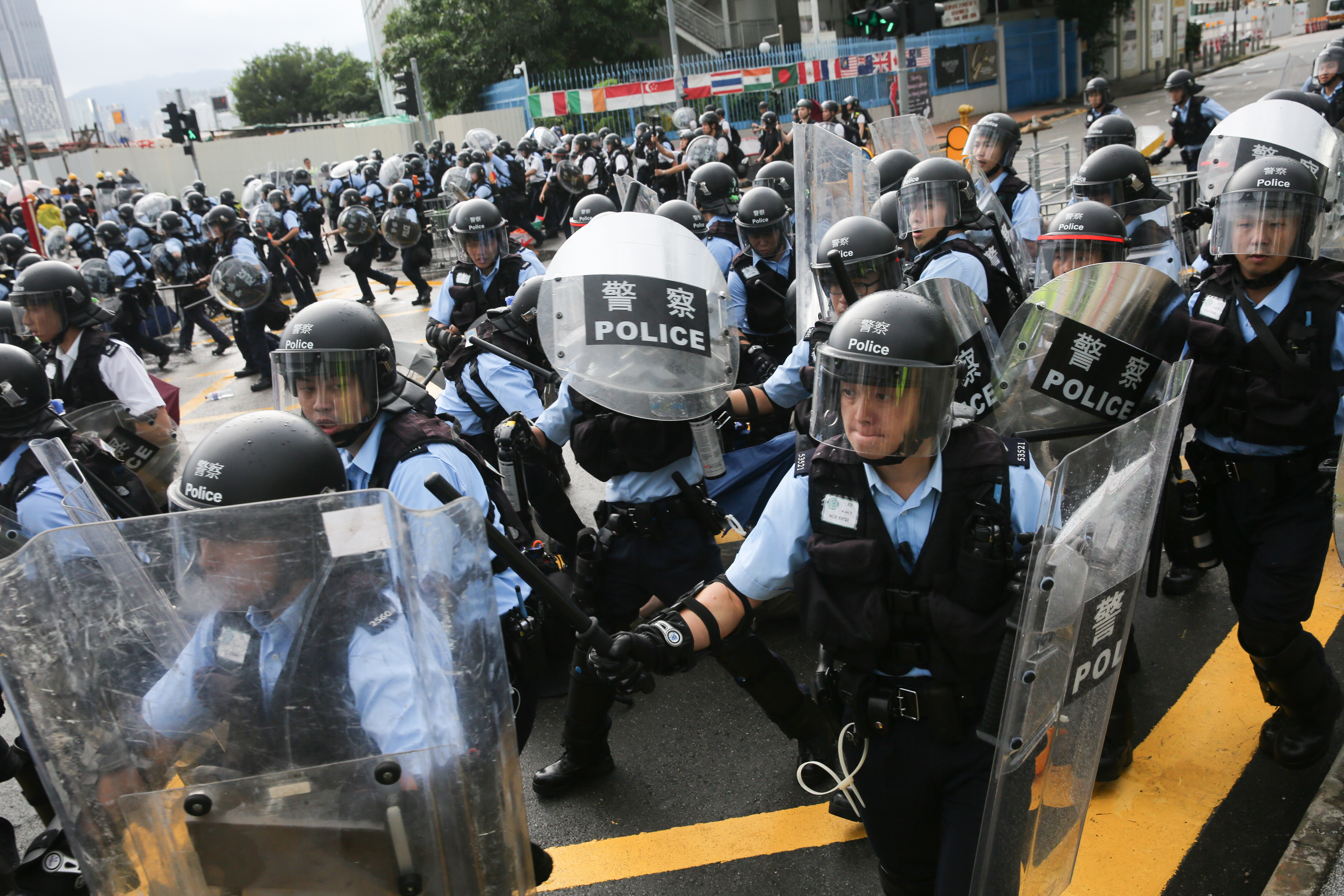 反送中示威活動持續超過4個月，約有3萬名成員的香港警隊面臨嚴重人力短缺。