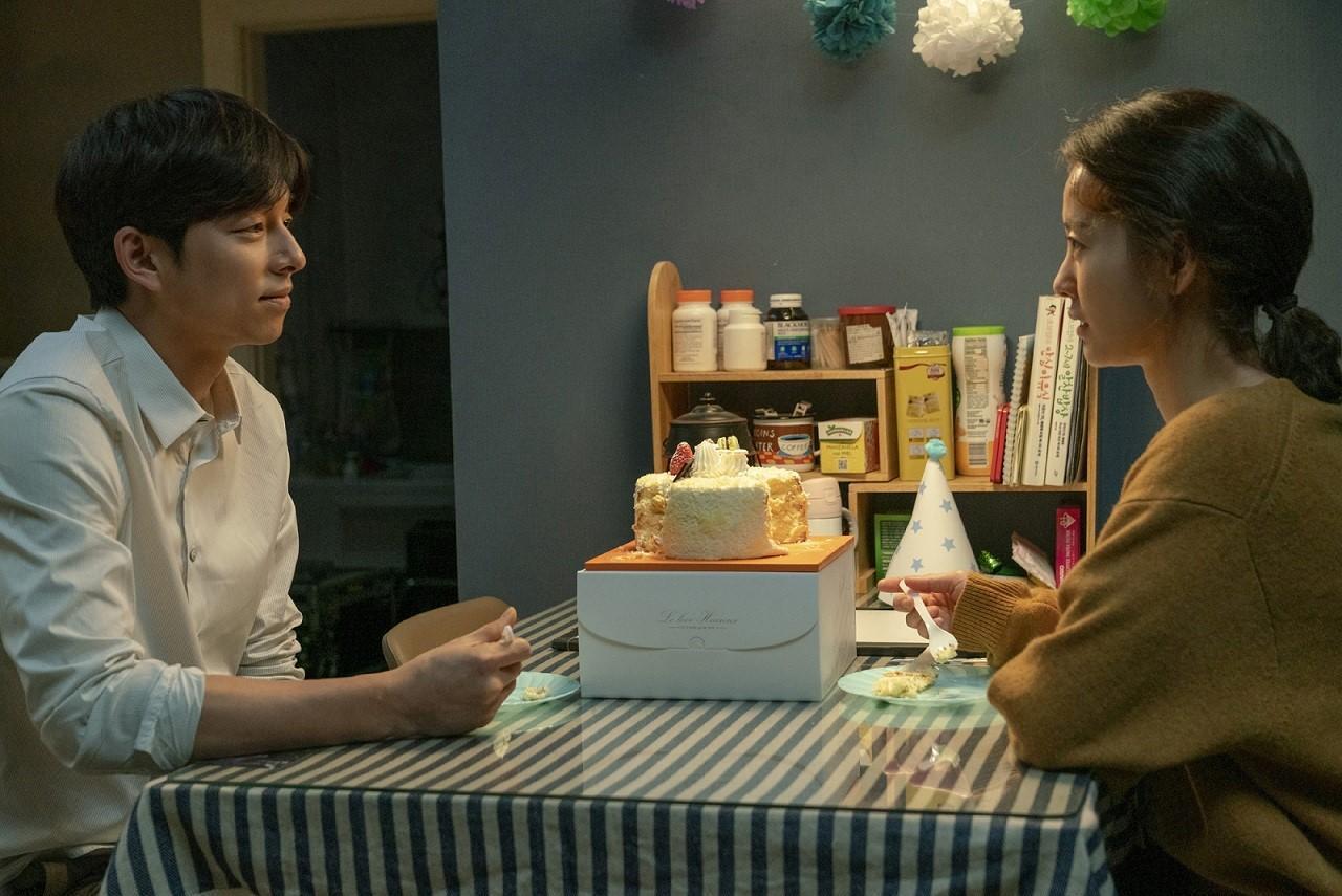 孔劉（左）與鄭有美（右）在《82年生的金智英》三度合作，卻是首次在戲中飾演夫婦。（車庫娛樂提供）