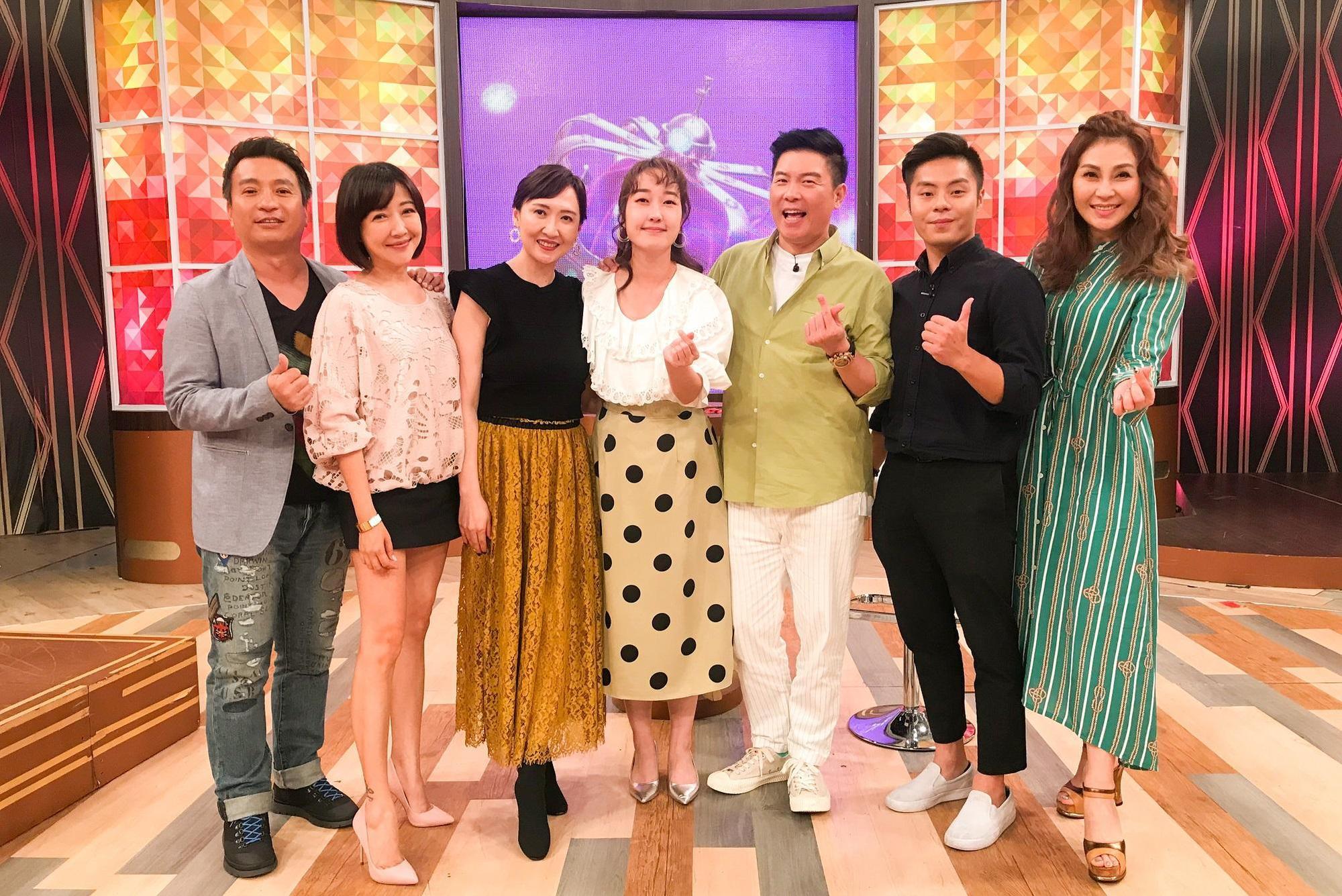 《一袋女王》日前邀請Julie、王中平、余皓然、梁佑南及方璿，上節目分享如何面對小孩情竇初開，更曾經做過哪些荒唐事。（衛視提供）