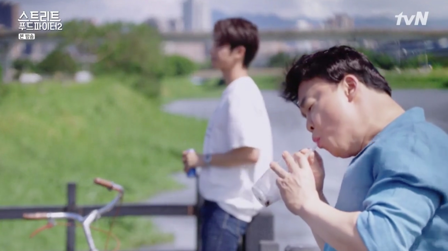 韓國美食家白鍾元來台錄節目，片頭出現大家熟悉的台灣男星。（翻攝影片）