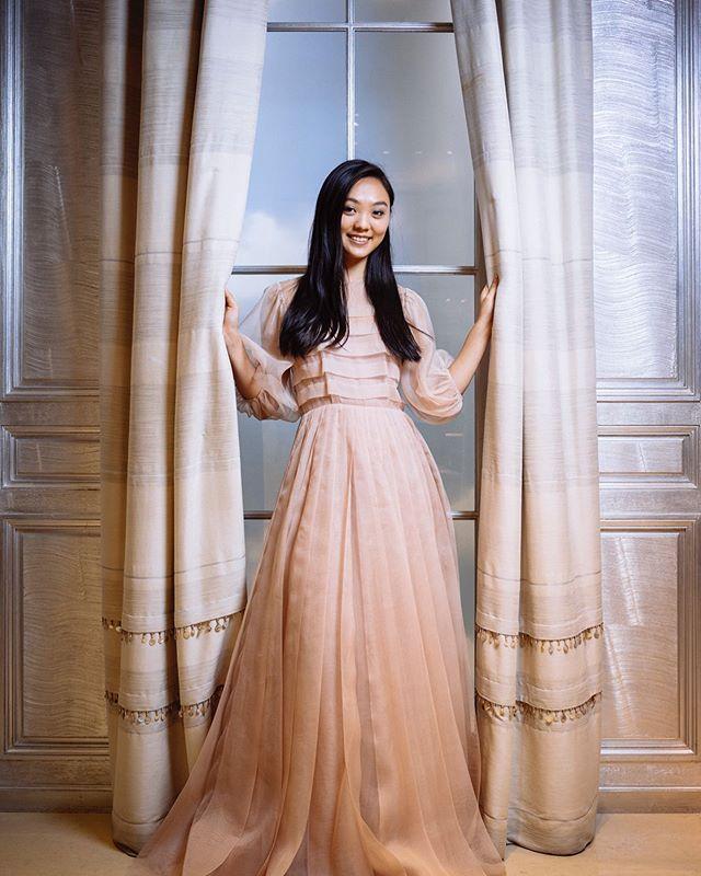 Jane穿上粉紅色的DIOR禮服，氣質優雅出眾。（翻攝自label.paris IG）