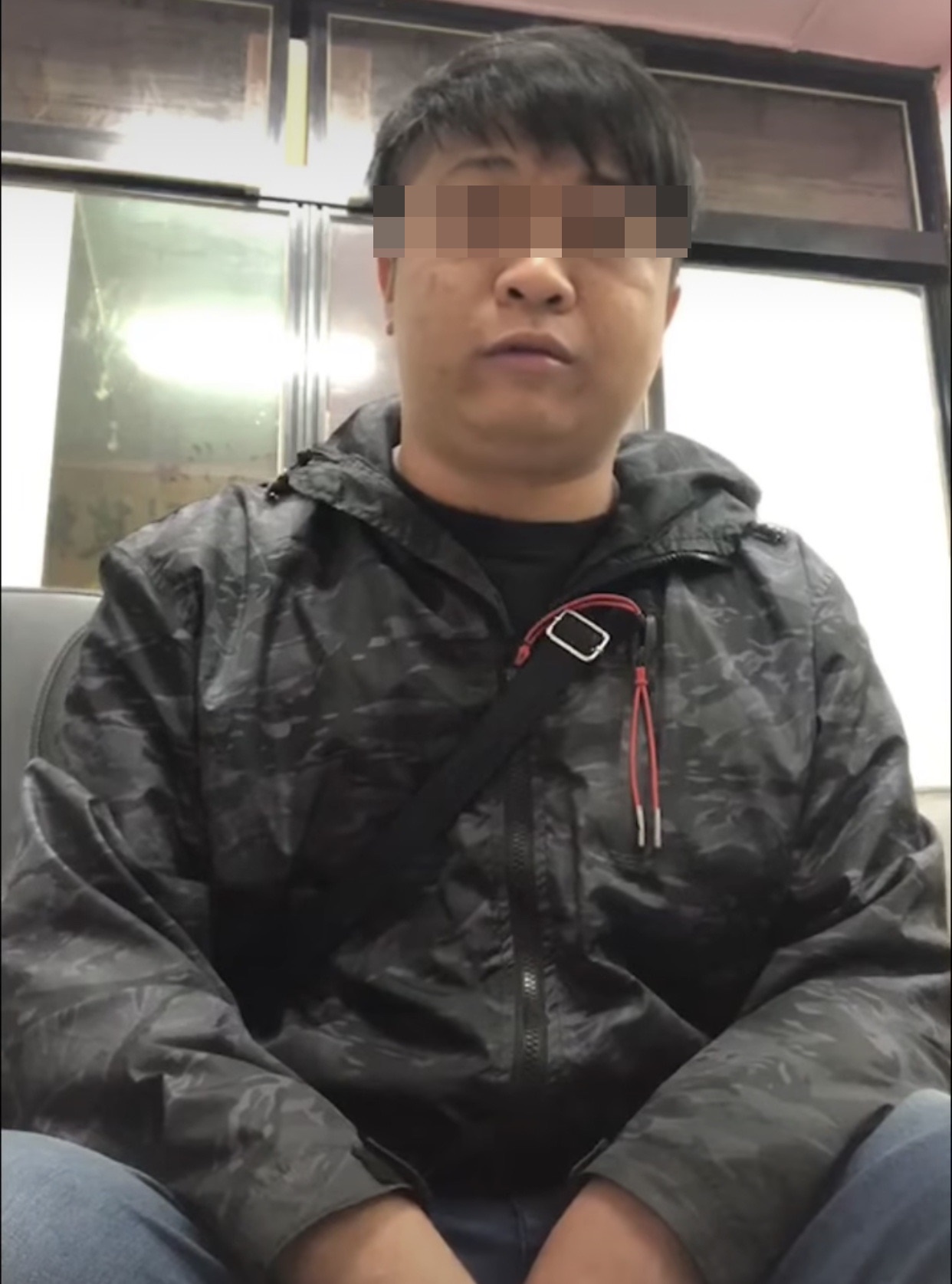 彭男在影片中坦承自己今年虐死4隻貓，稱自己願接受法律制裁，承諾不再犯。（取自臉書）