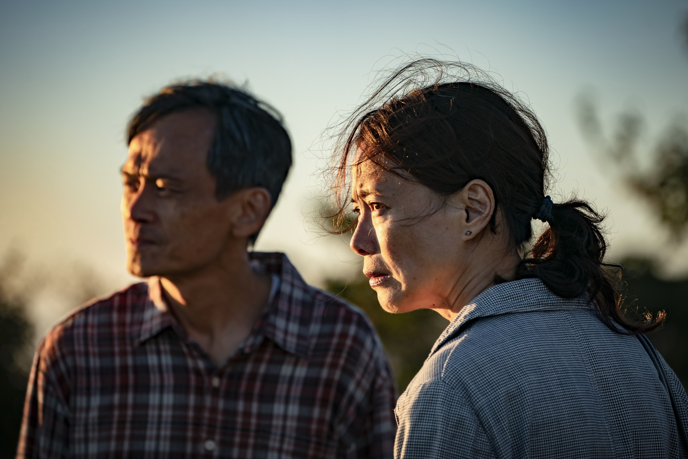 陳以文（左）和柯淑勤（右）在《陽光普照》裡飾演一對夫妻。（甲上娛樂提供）
