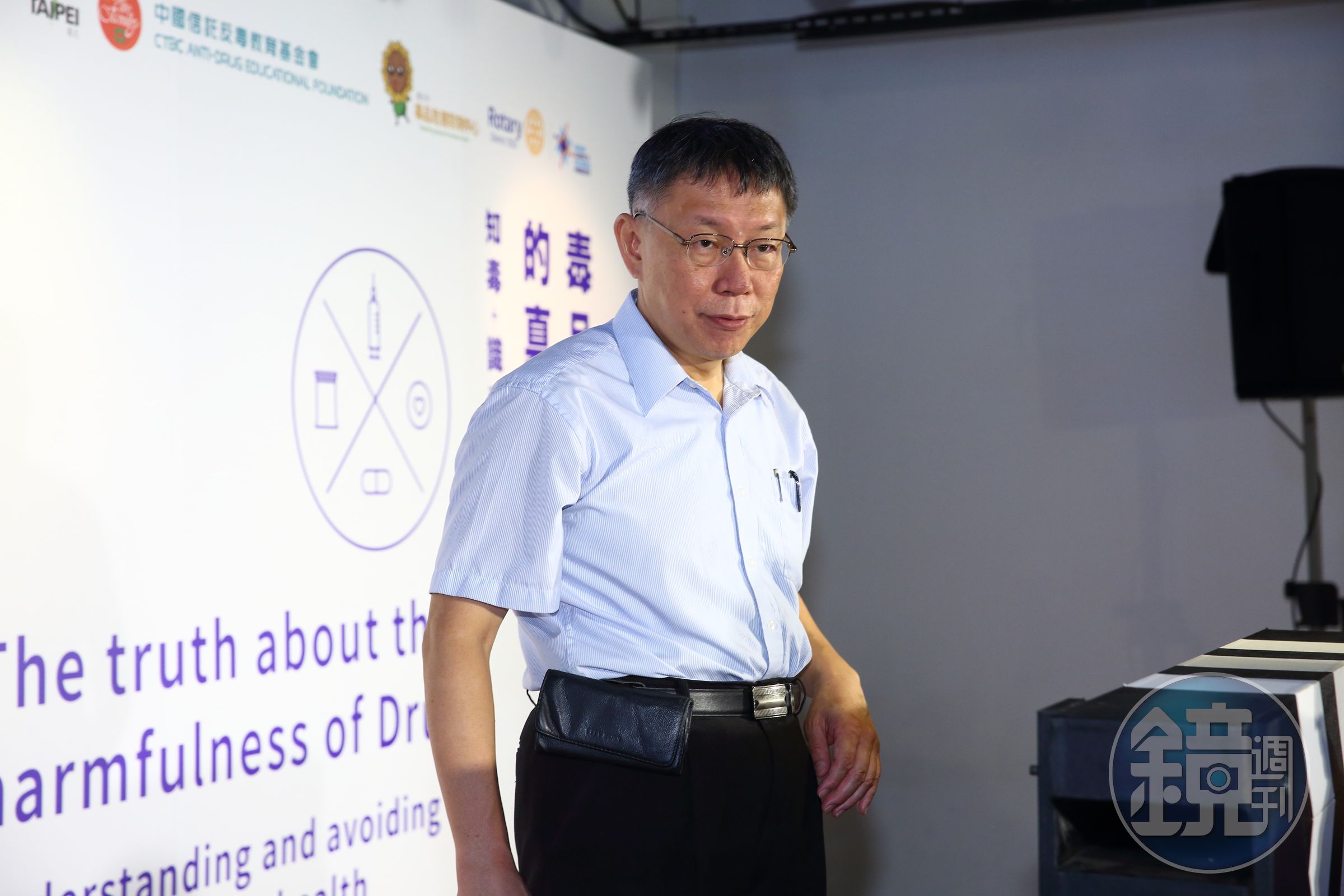 被問及怎麼看韓國瑜「一天一政見」，台北市長柯文哲回應「有時候不要講，反而民調會比較高。」