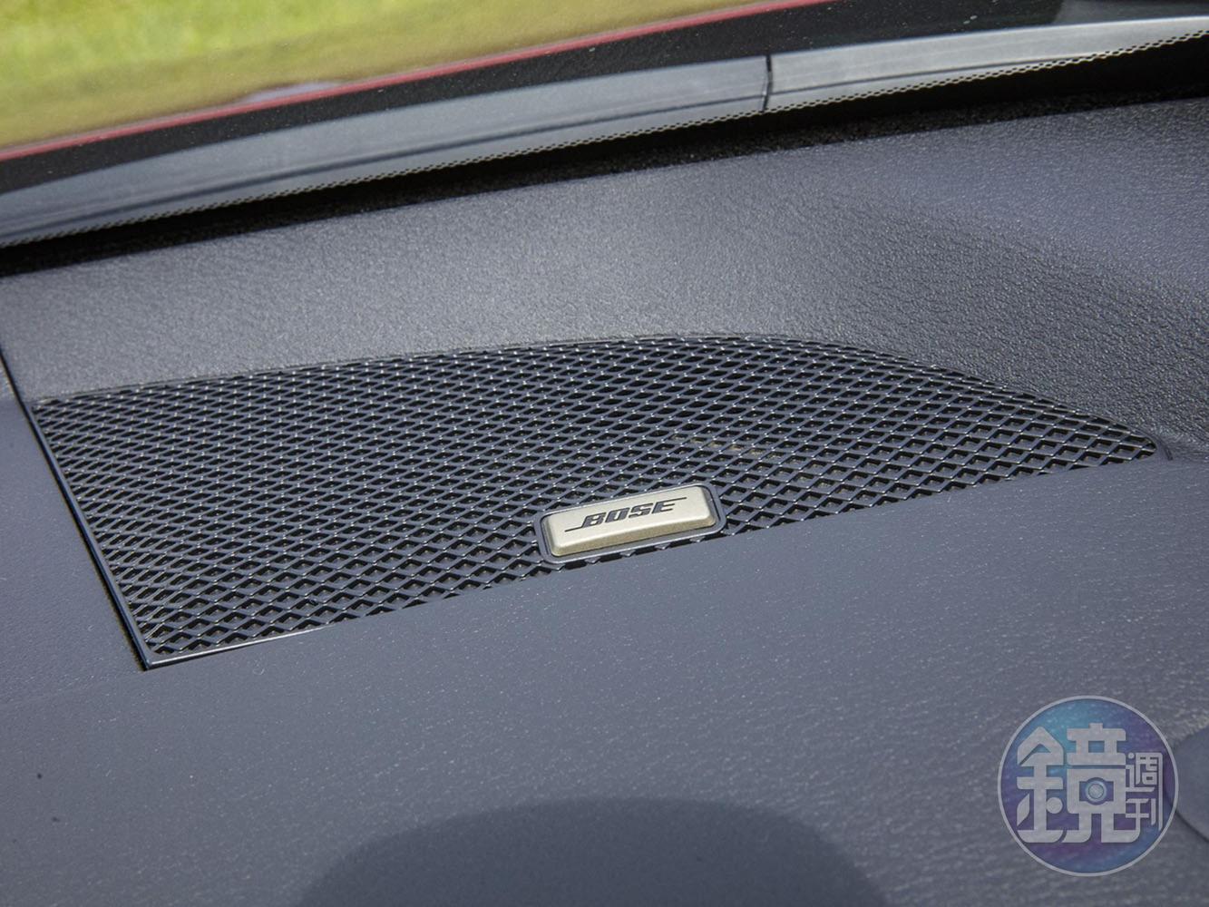 在高階車型上配備了九支揚聲器的Bose音響。