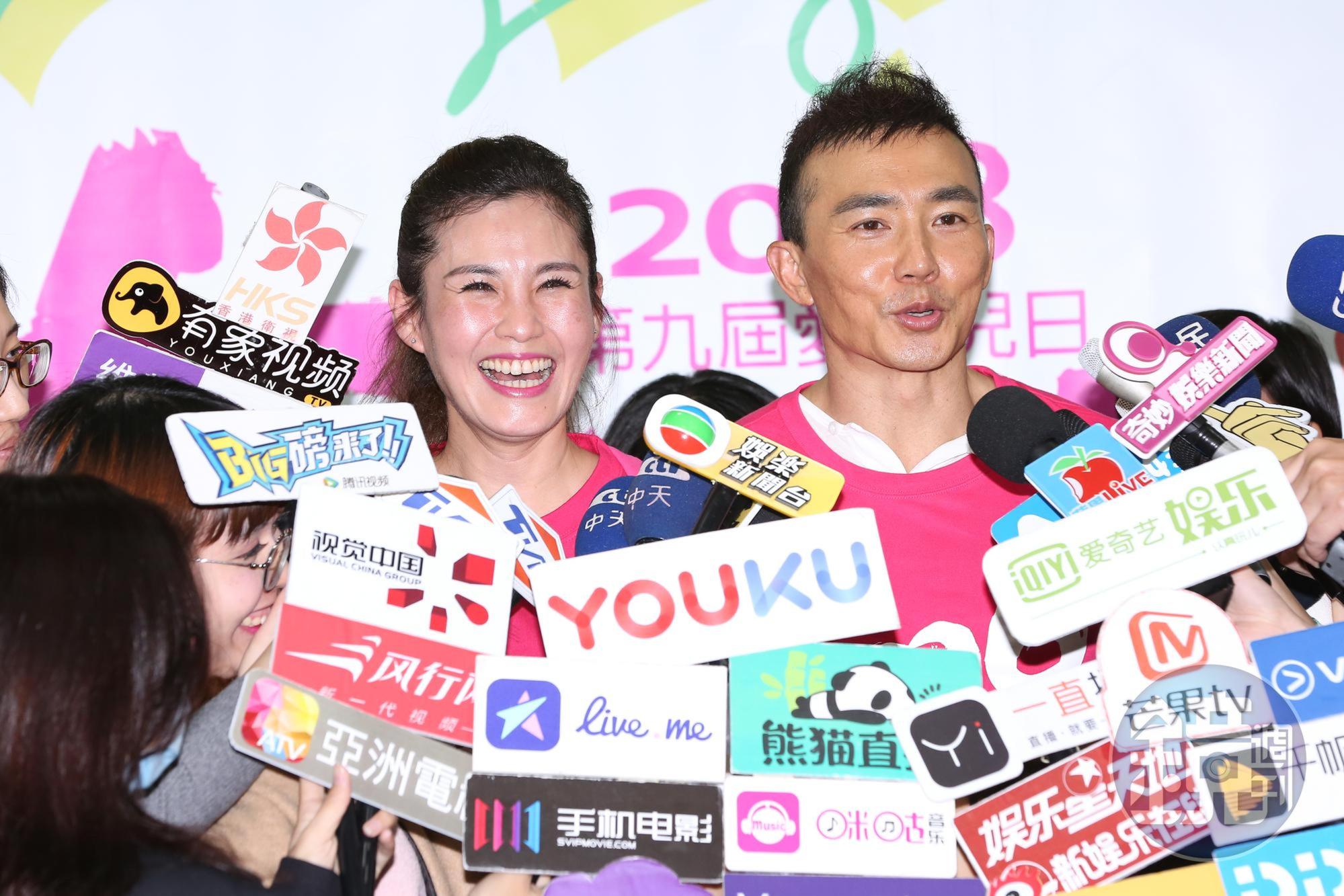 X先生表示曾和劉畊宏（右）、陳楚河等人一起吃飯，李冠億也跟著聚過幾次。