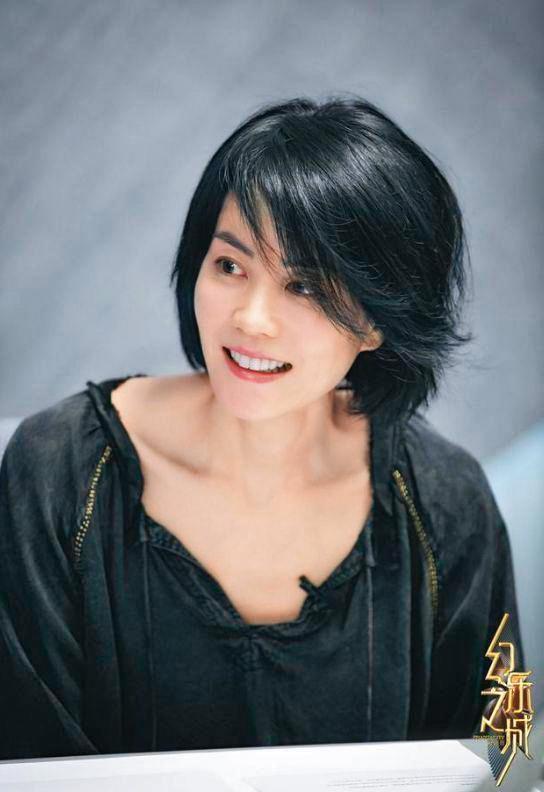 王菲跟2個不同男人生的女兒,先後出國唸書並且深造。(翻攝微博)