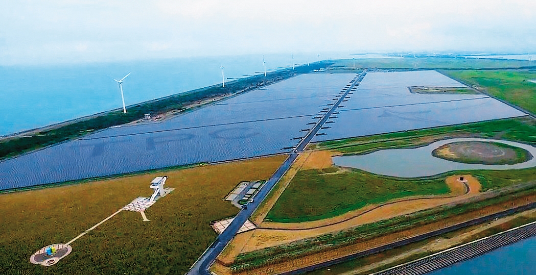 目前台灣最大的太陽能電廠是台電的彰濱光電,未來台積電太陽能電廠發電量將是彰濱光電的12.3倍。(翻攝台電官網)