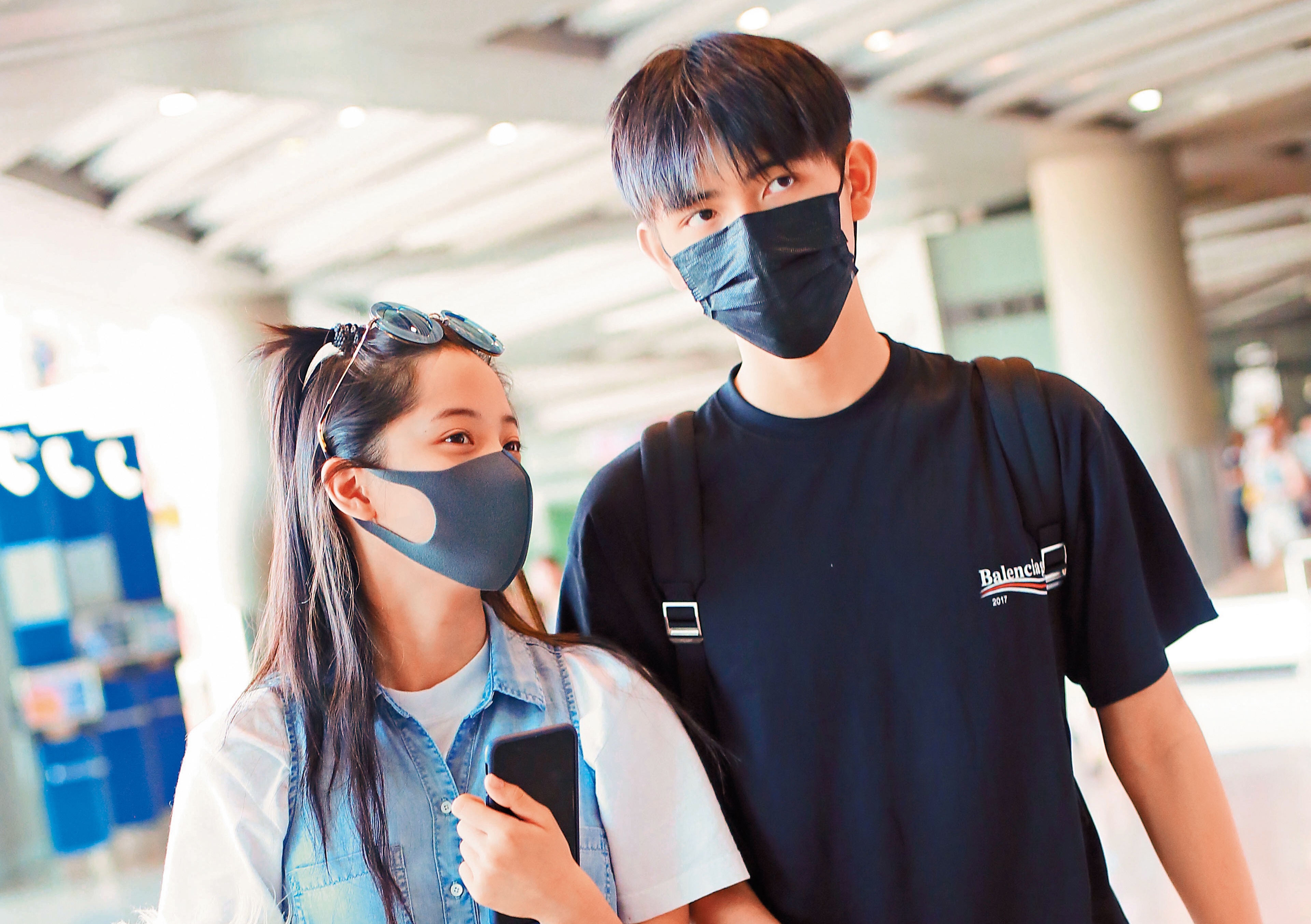 歐陽娜娜（左）與陳飛宇（右）戀情傳得如火如荼，據悉兩人確實戀愛ing，已經交往了近1年。（東方IC）