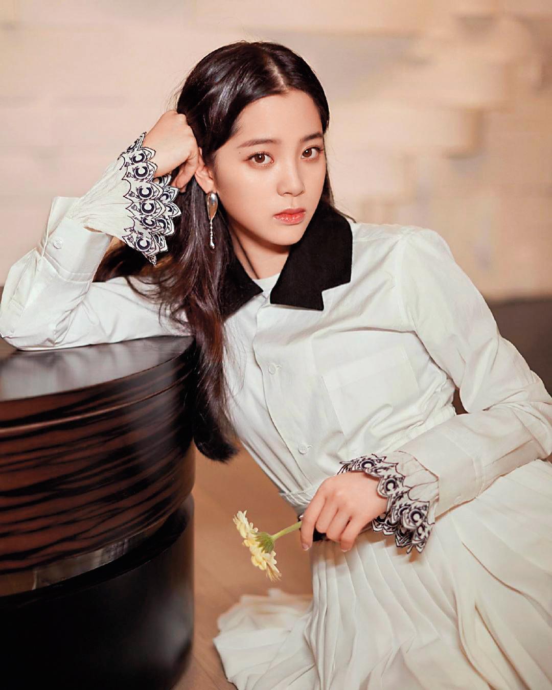 歐陽娜娜出道就打著才女人設,相較其他白富美也更有氣質,難怪一堆小鮮肉為之傾倒。(翻攝自歐陽娜娜IG)