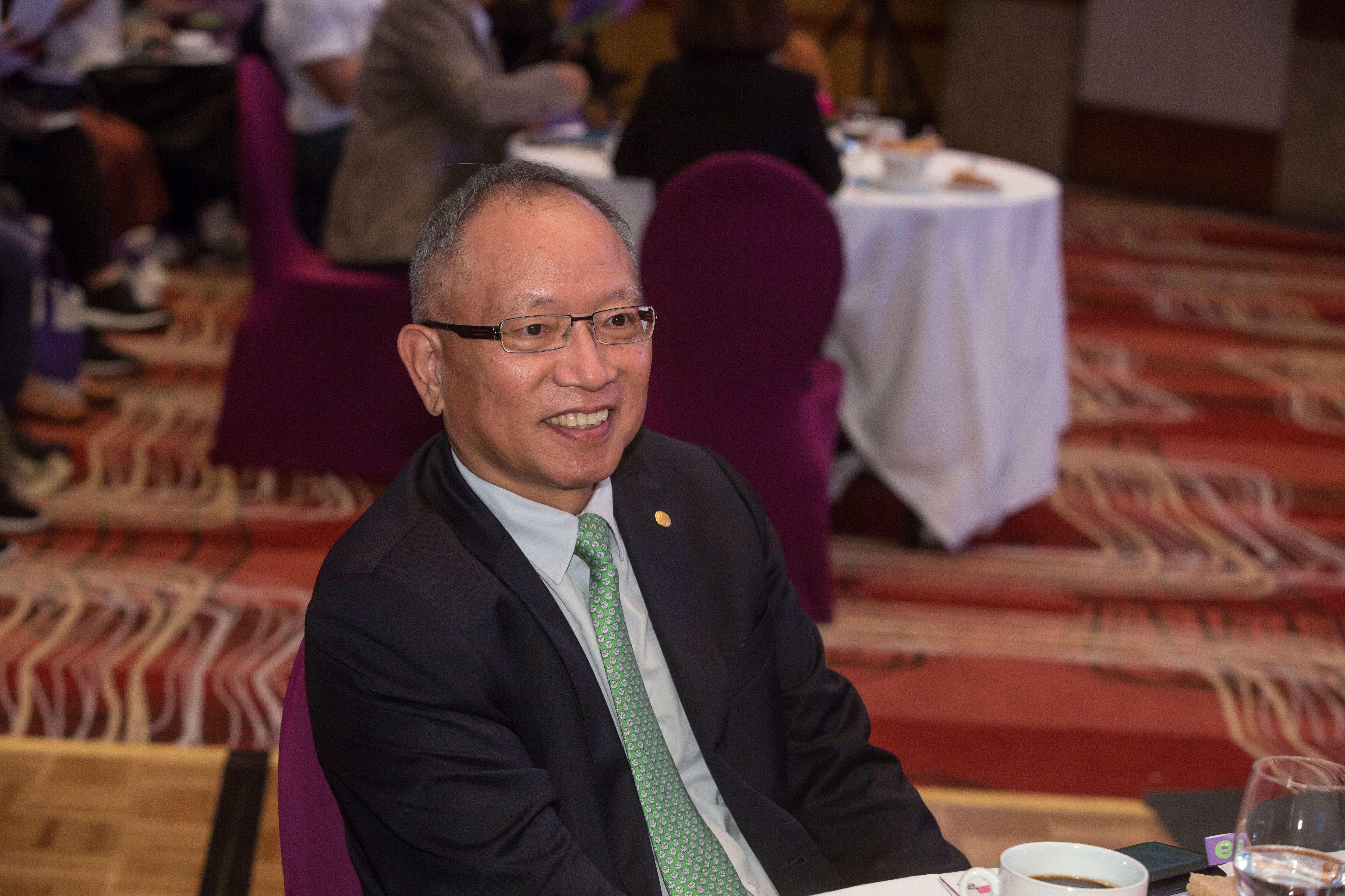 長汎旅行社前董事長吳景明獲張國政支持，獲選為張榮發慈善基金會董座，鬧出董座雙包。