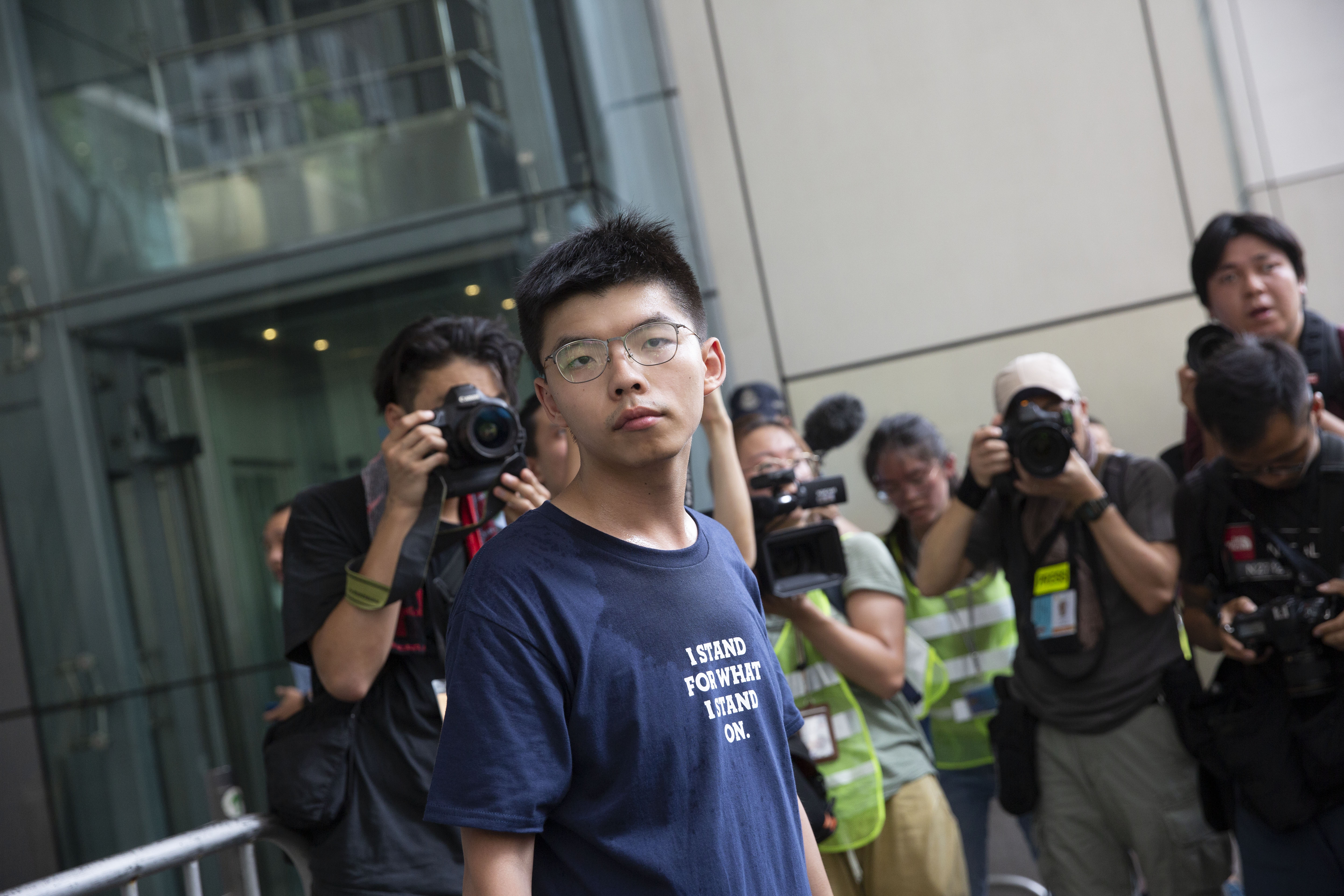 香港眾志祕書長黃之鋒有意參選區議員，今早卻收到通知參選提名無效。